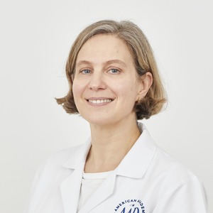 Dr. Claire Debusscher