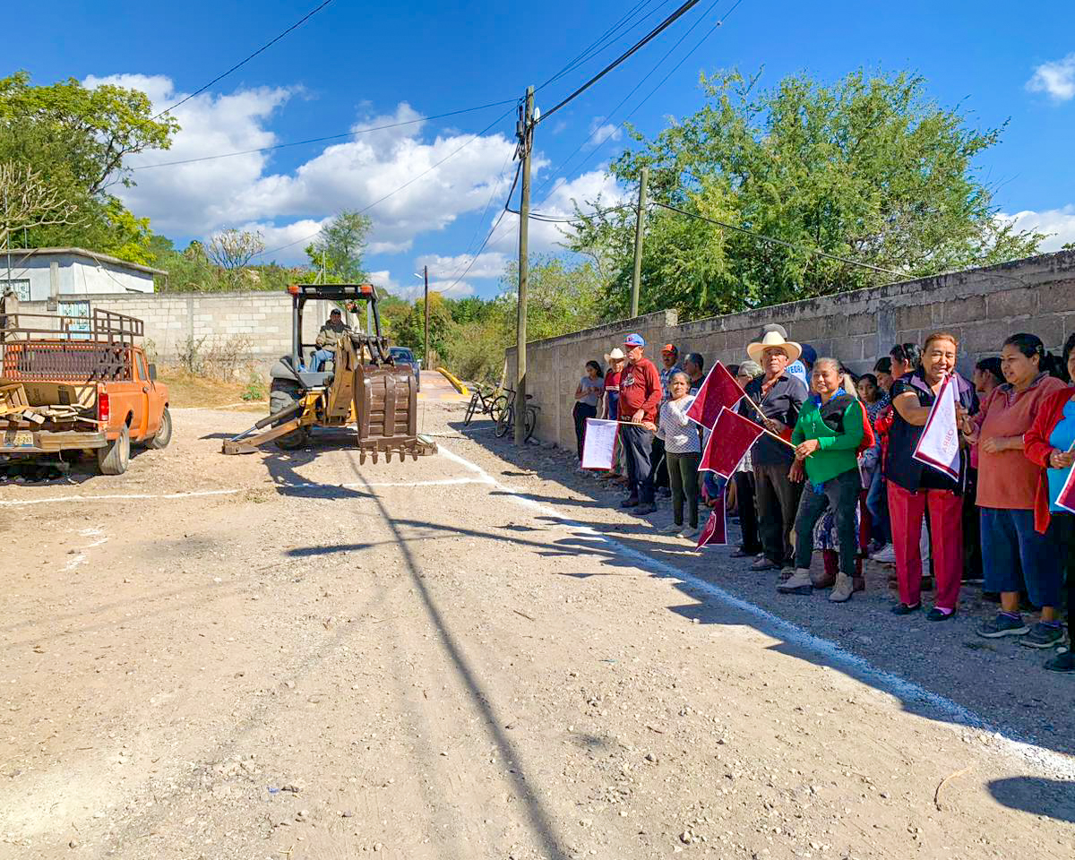 Banderazo de Obra Construccion de Adoquinamiento de la calle La Cruz