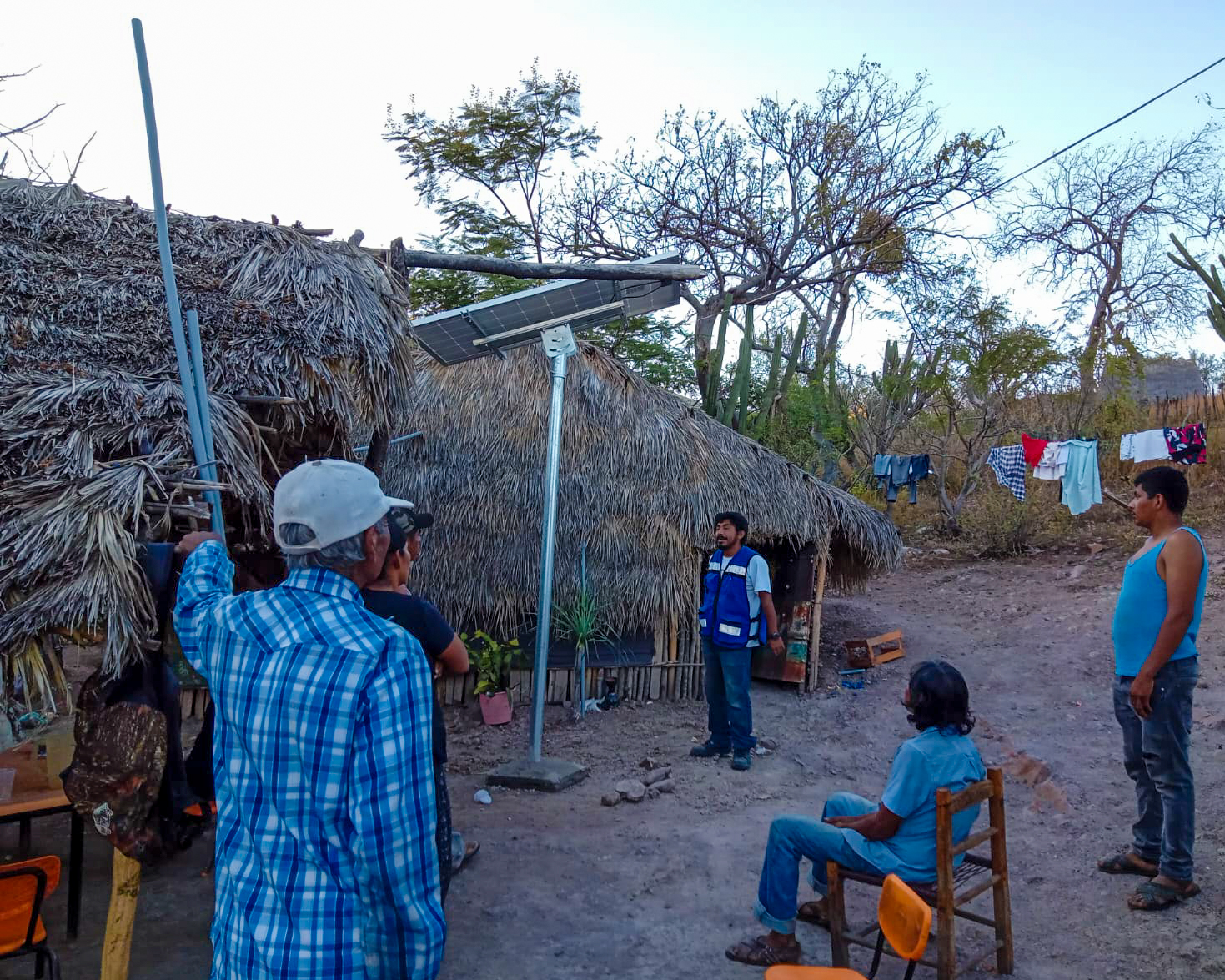 ¡Energía y luz para  la localidad de Texcal Colorado!