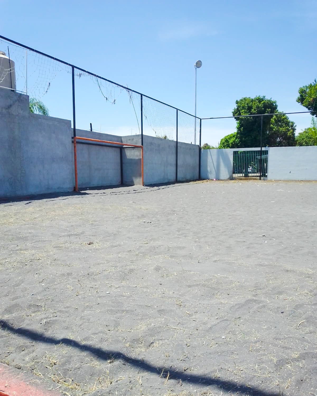 Limpieza a Jardines y Campo de Futbol