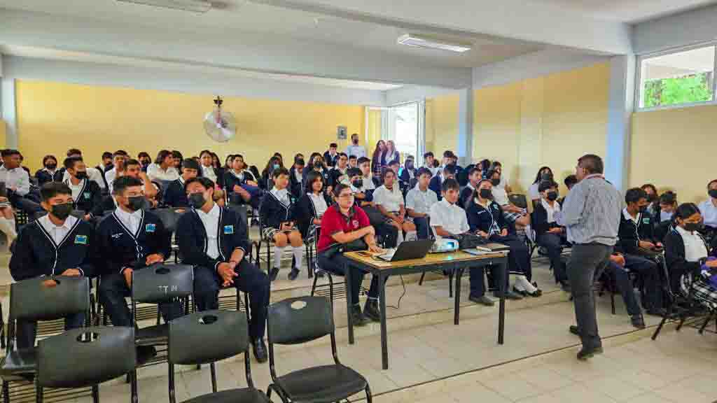 Conferencia de "Portación de Armas y Trafico de Drogas"