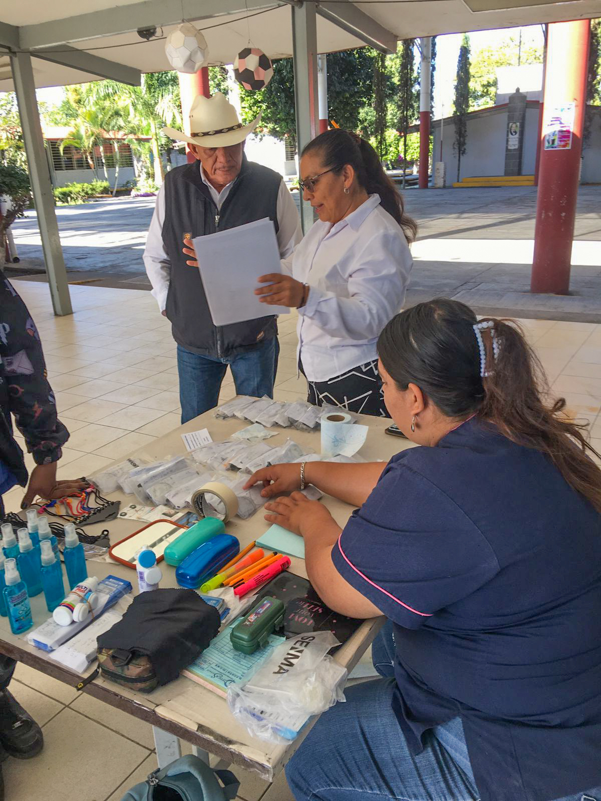 Entrega de Lentes a Alumnado