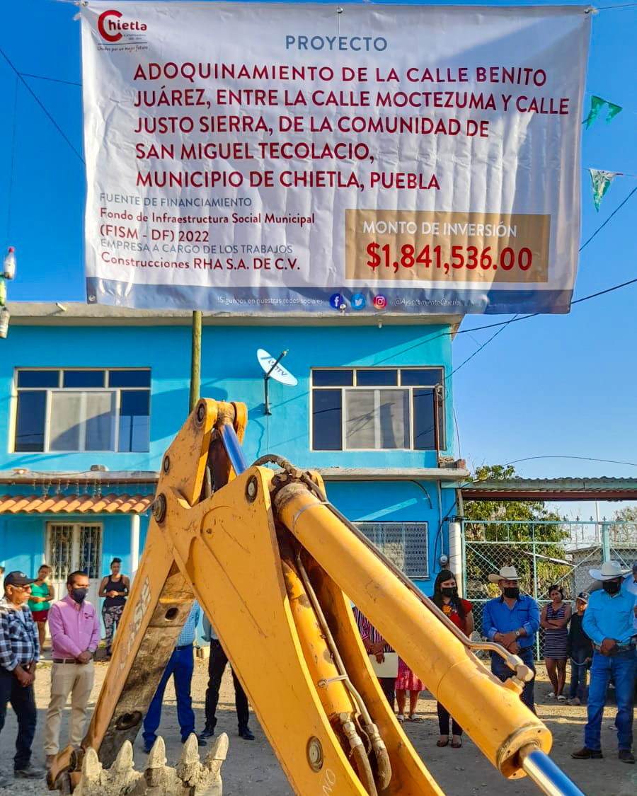 Banderazo de inicio de obra "Adoquinamiento de la Calle Benito Juárez", de la comunidad de San Miguel Tecolacio.