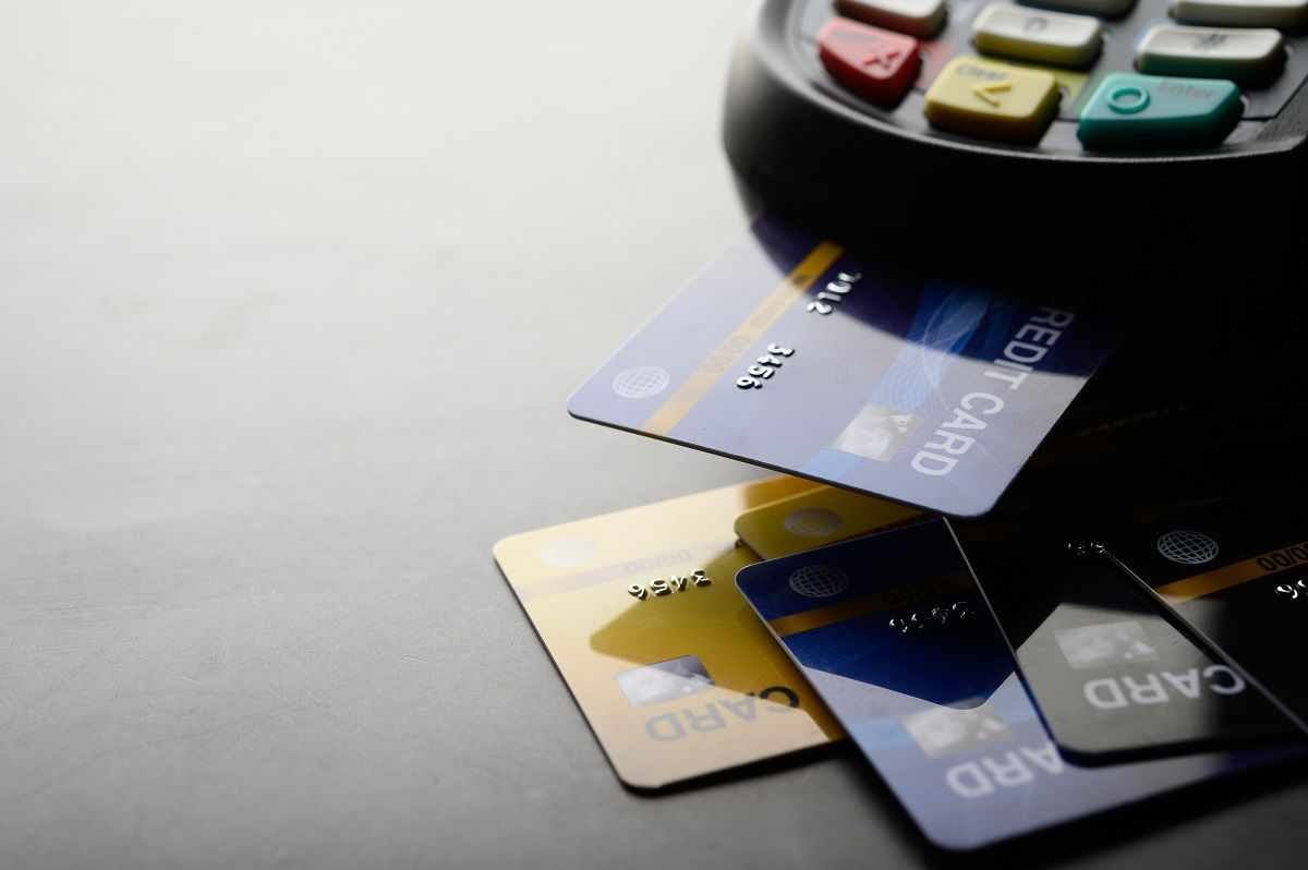 kartu-kredit-adalah-perbedaan-kartu-kredit-dan-debit-001