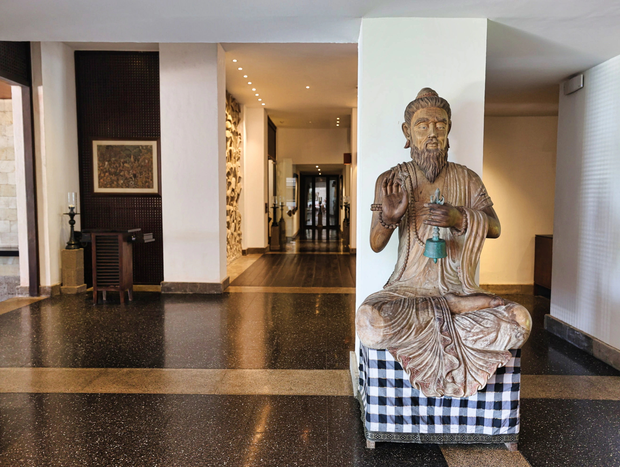 Seating area and decor in a luxury hotel reception