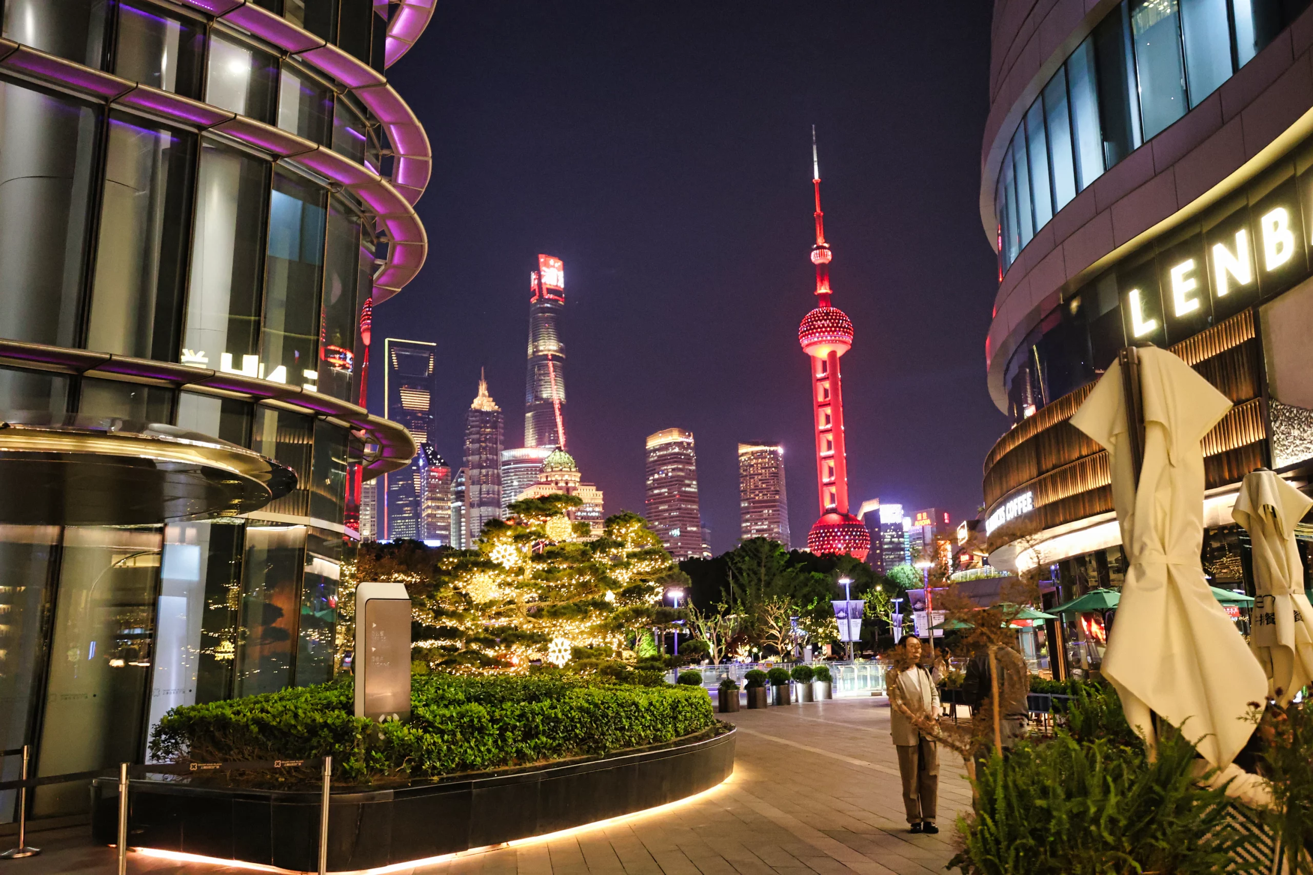 Shopping mall entrance where Dian Dou De is located