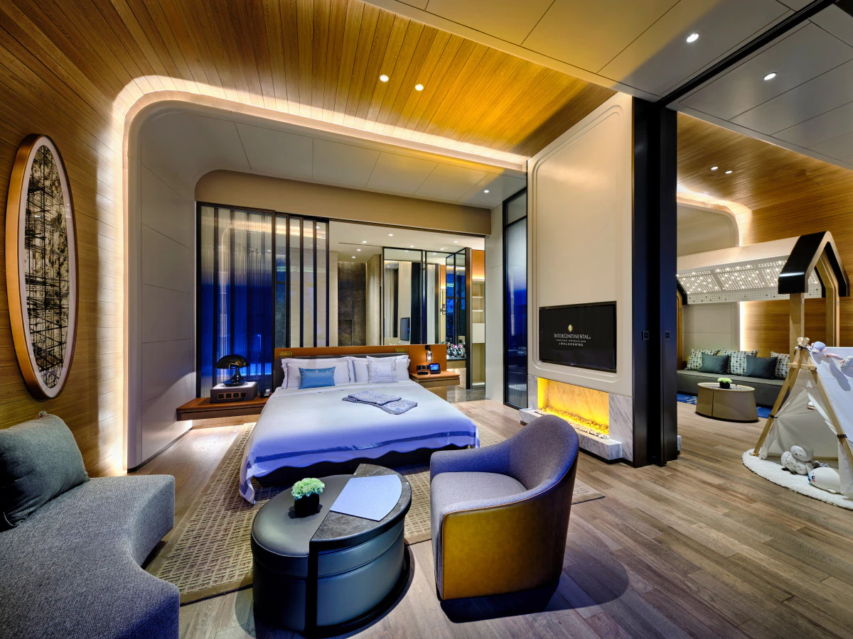 Underwater duplex suite at InterContinental Shanghai Wonderland