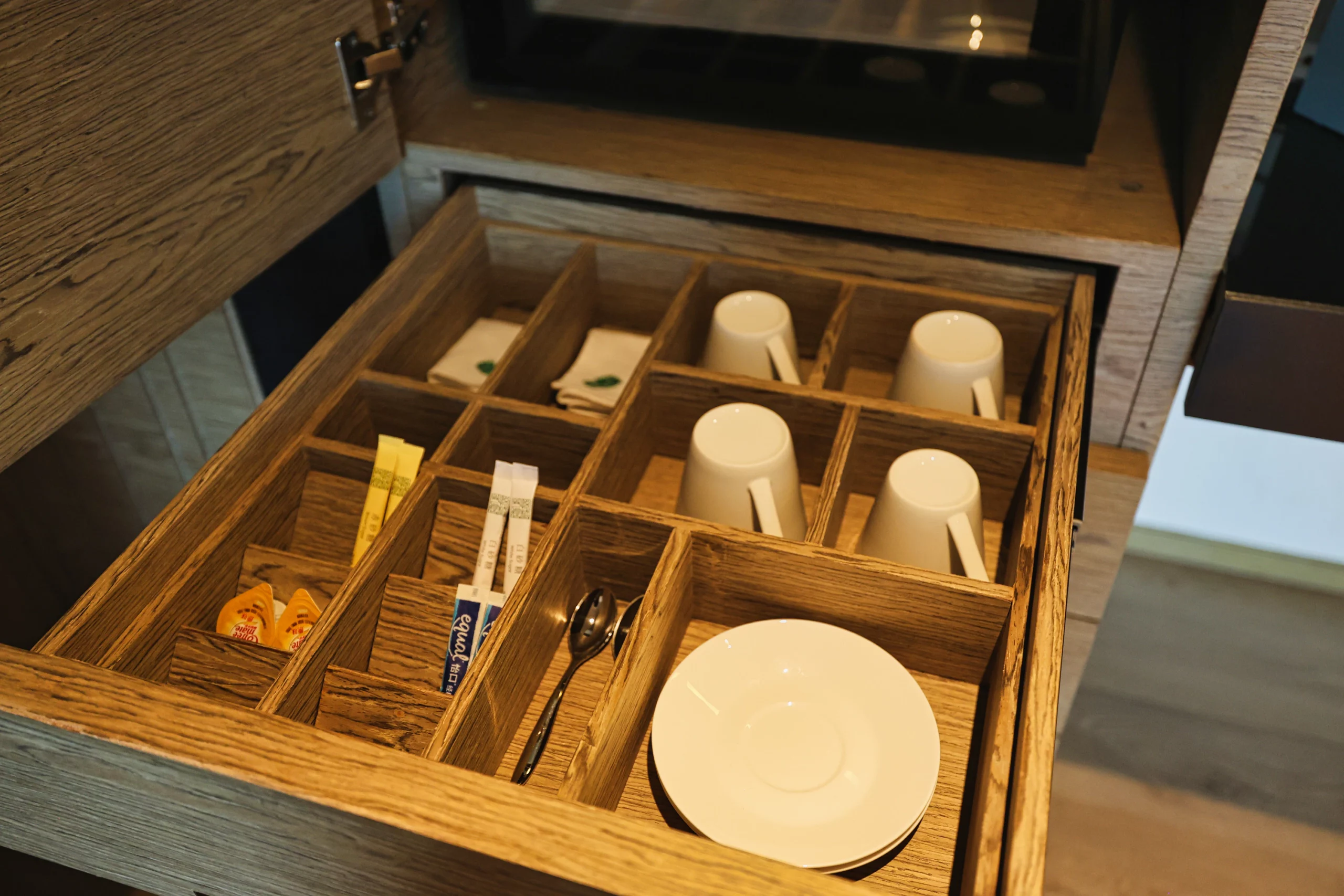 Hotel room amenities and complimentary items