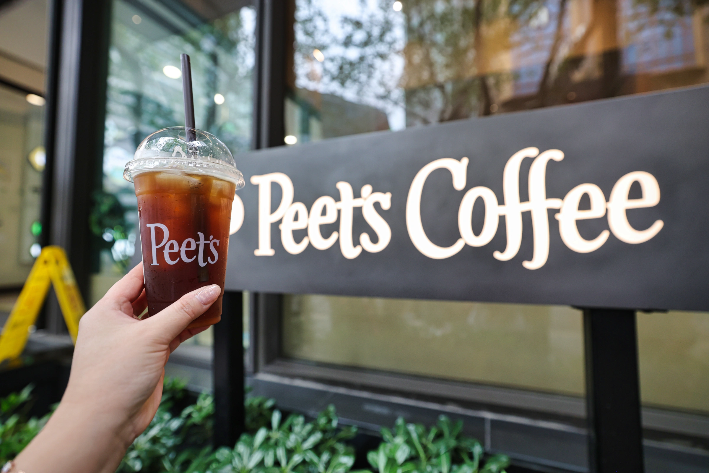 General ambiance or storefront of a Peet's Coffee in Shanghai