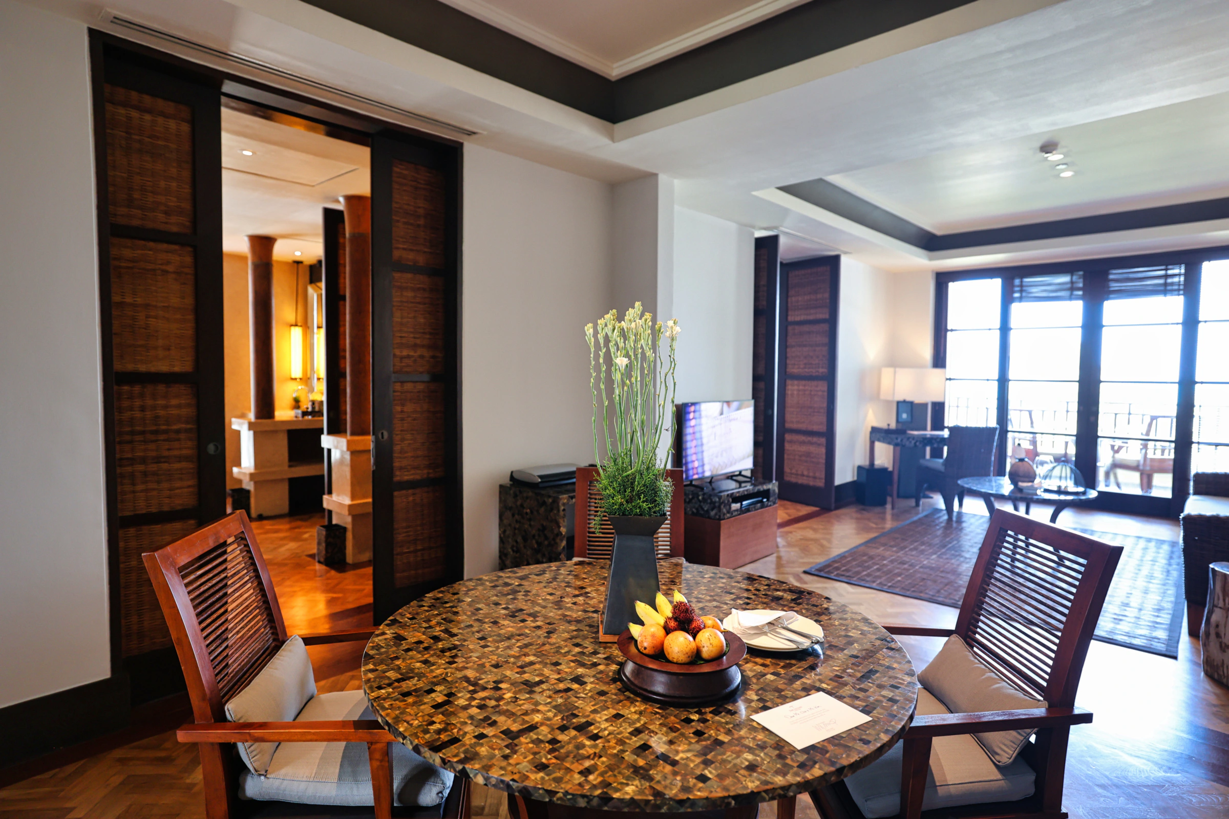 Flexible room configuration in a luxury resort