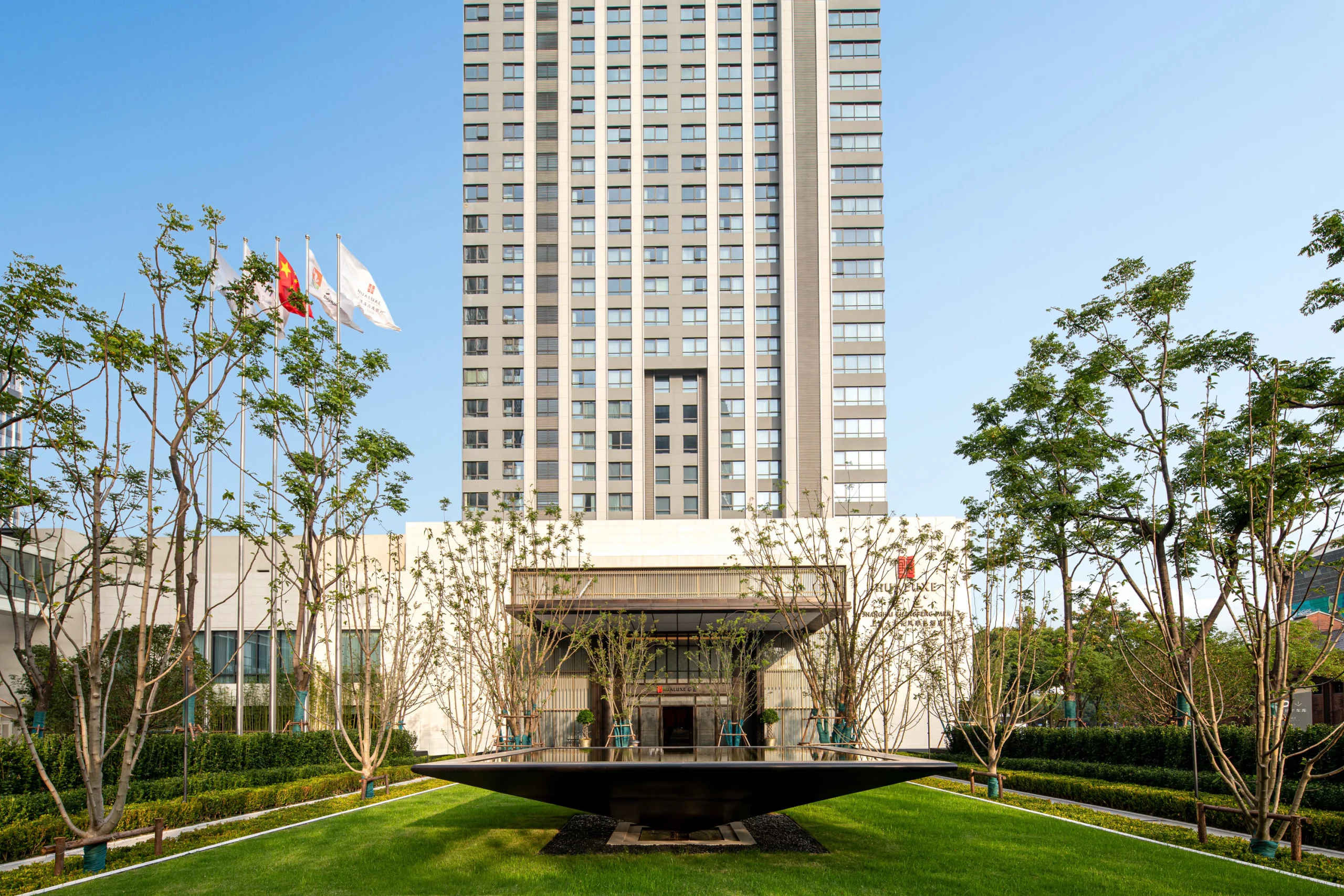Hotel location near Changfeng Park and Joy City