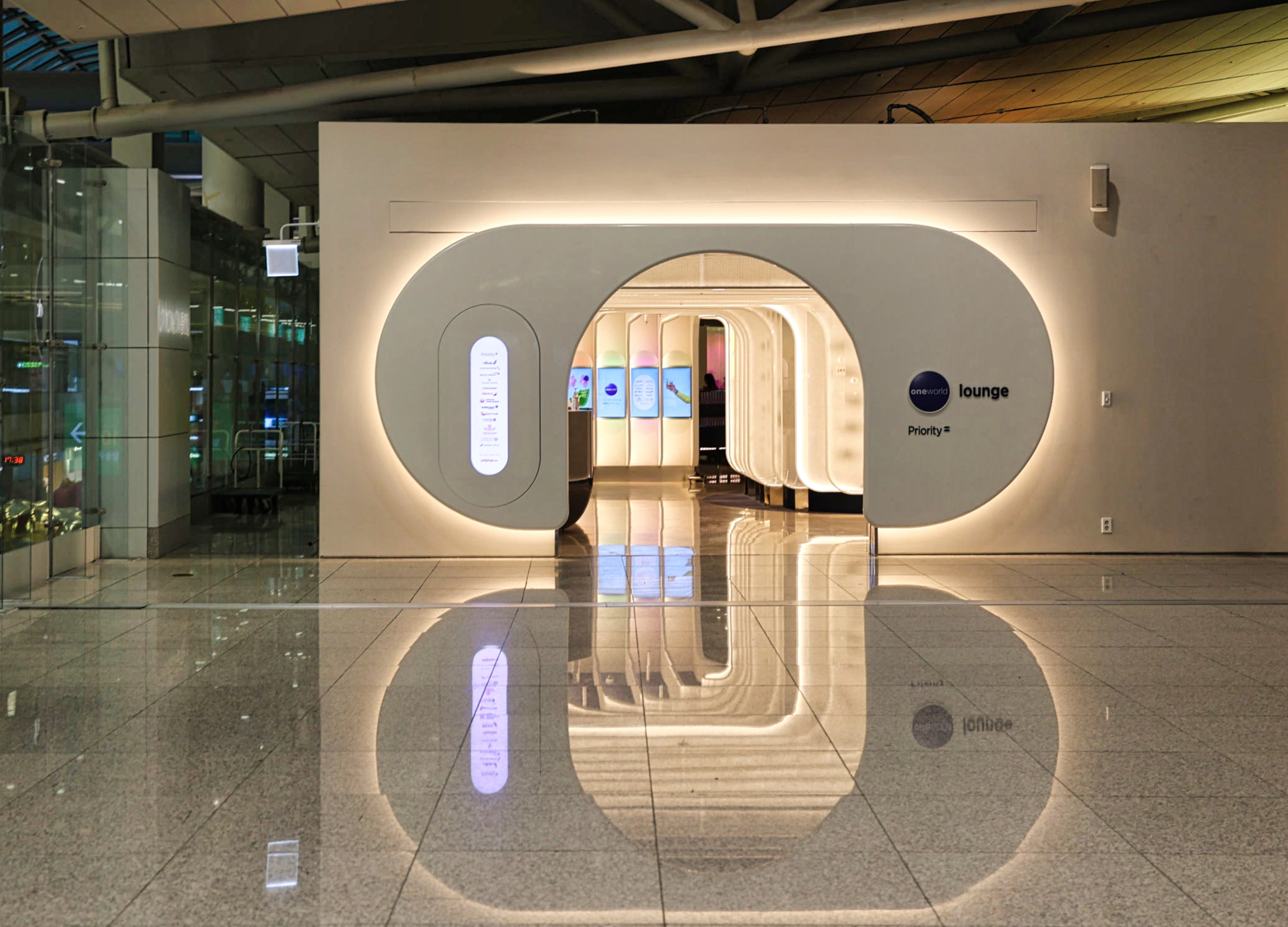 Entrance to the Oneworld Lounge at Incheon Airport