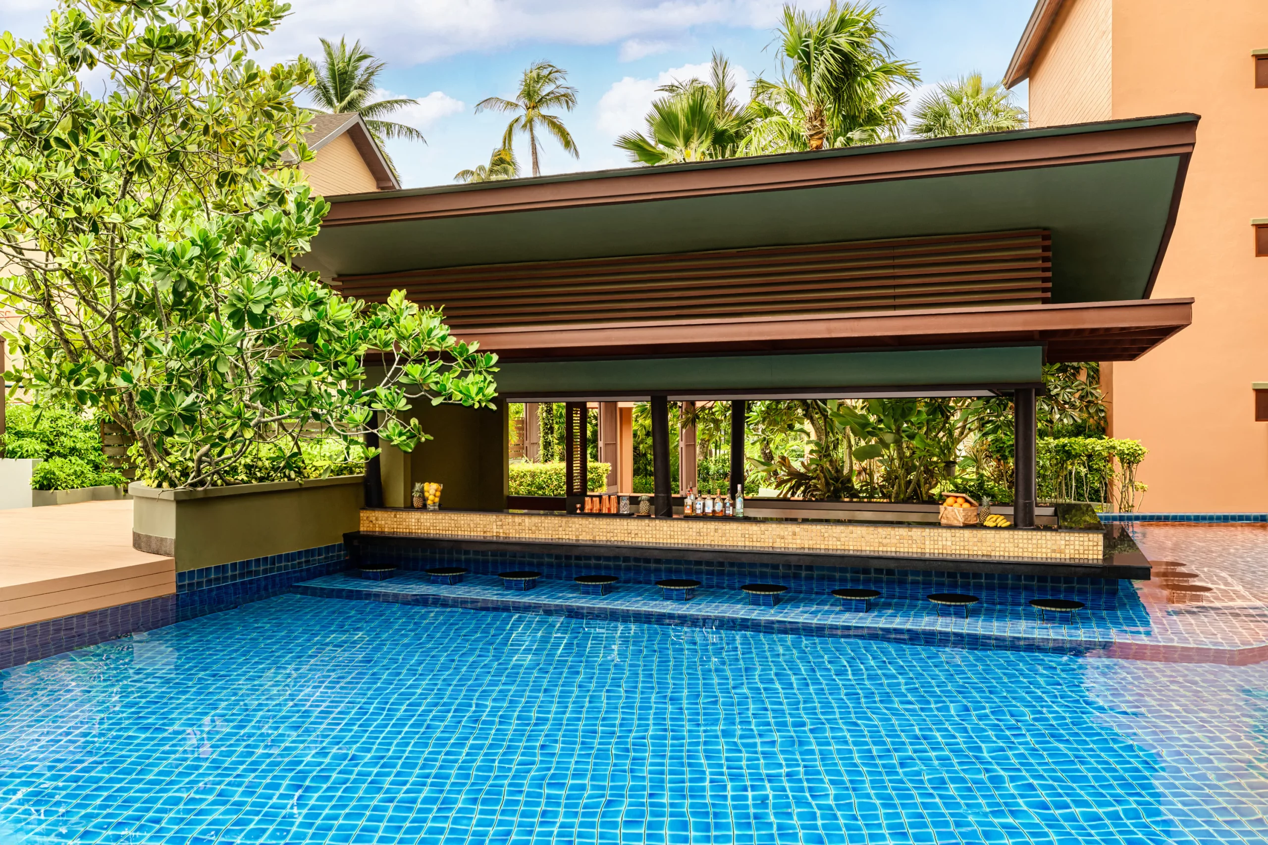 Swim-up bar 'Below 23' or 'Below 47'