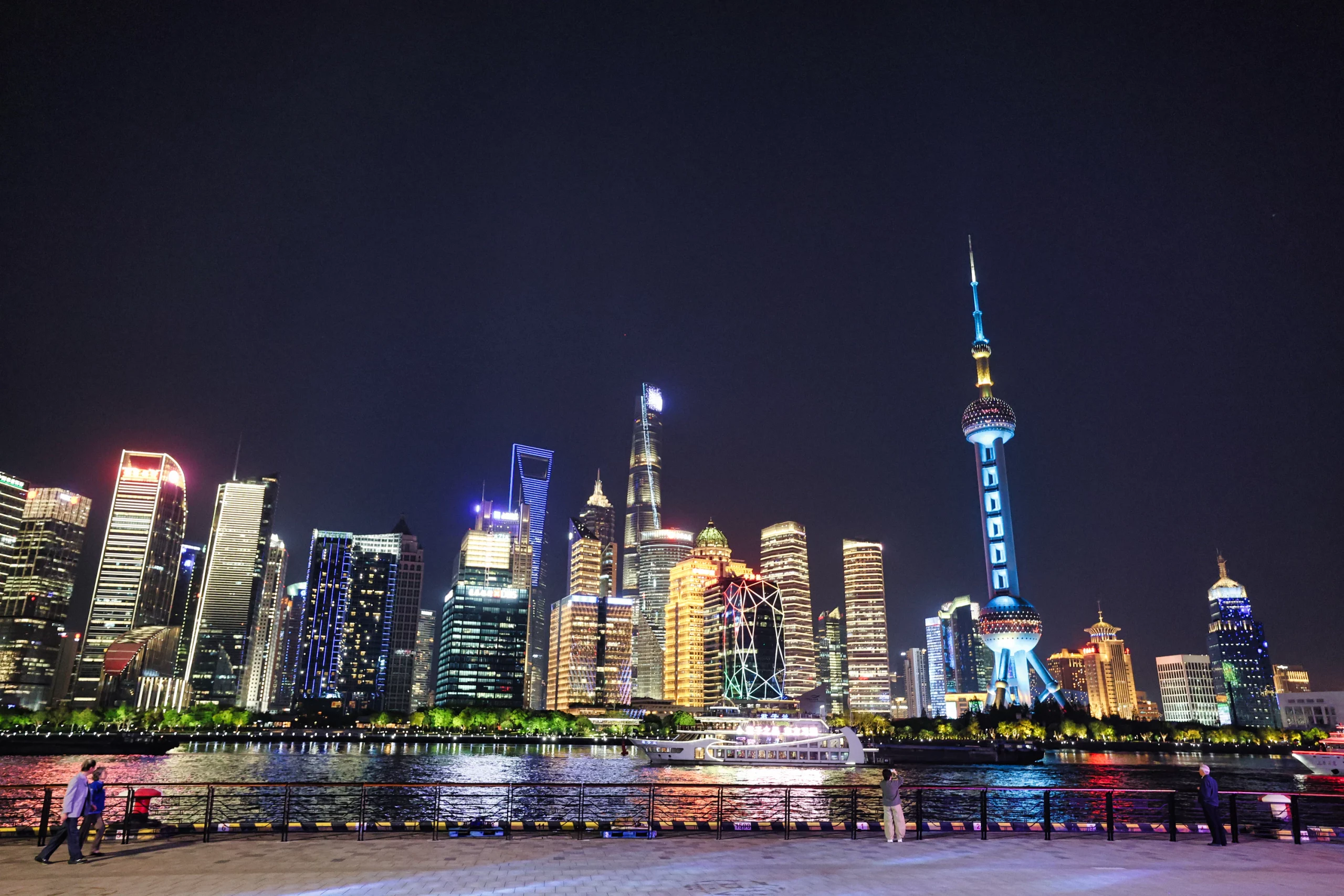 Night scene at the Bund before visiting the restaurant
