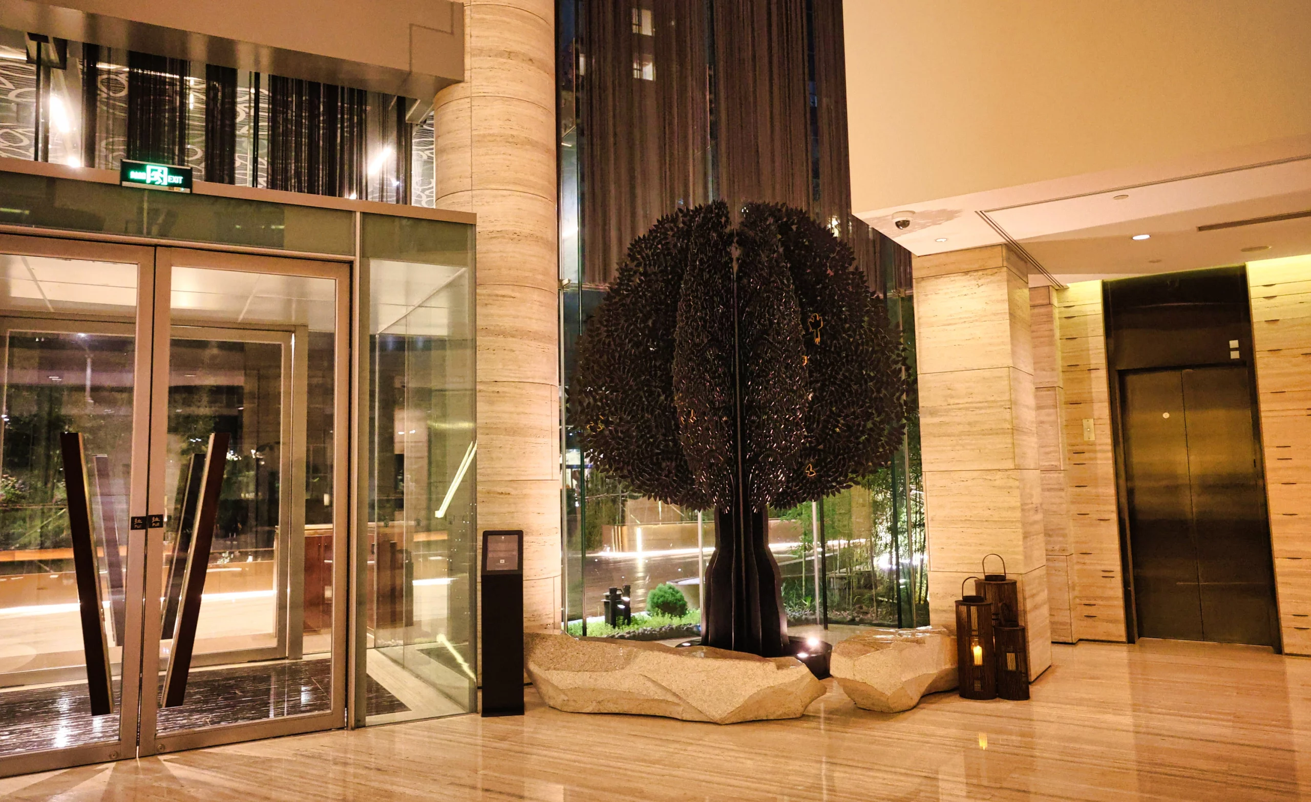 Calm and elegant lobby area of Banyan Tree hotel