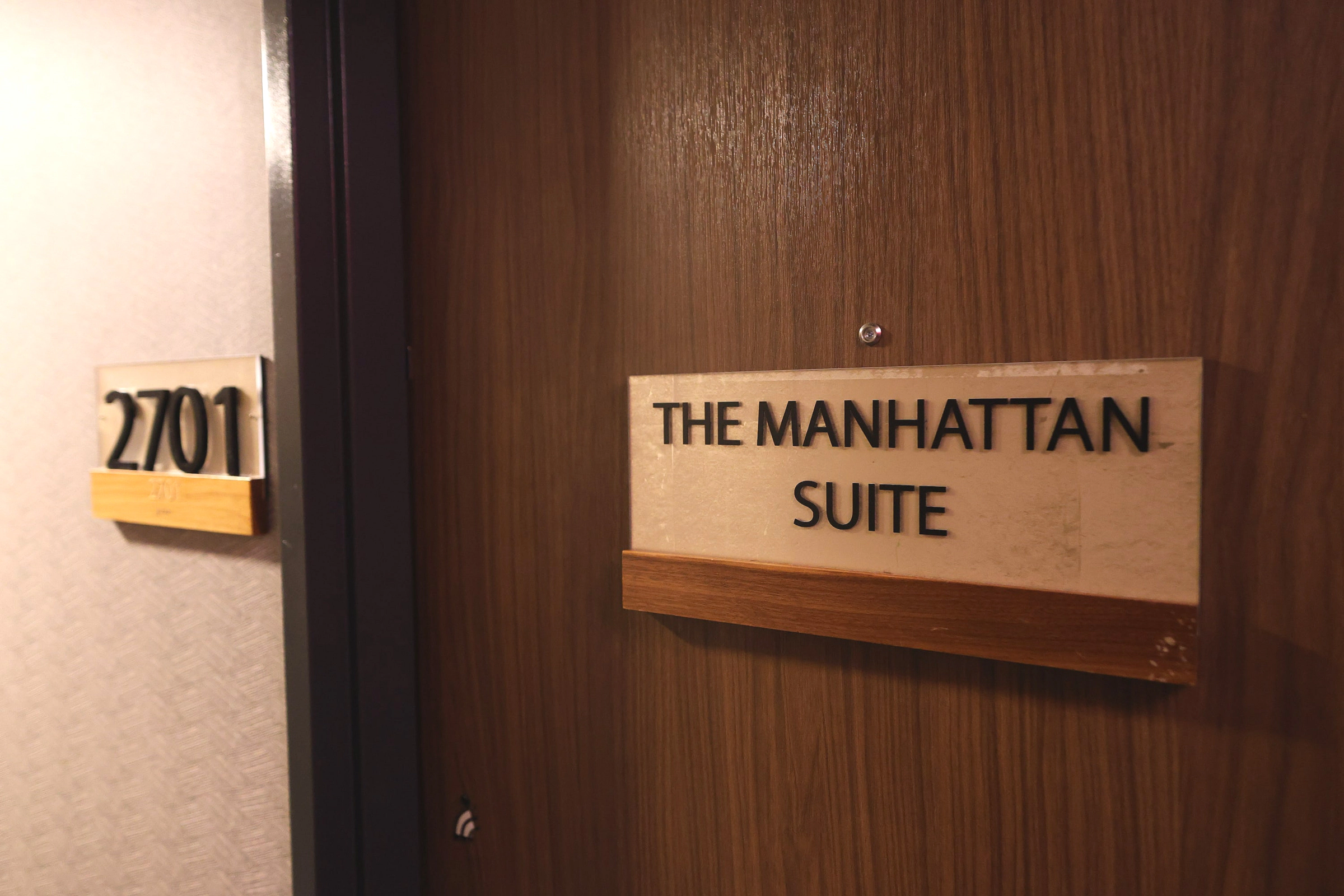 Assignment to THE MANHATTAN SUITE on 27th floor