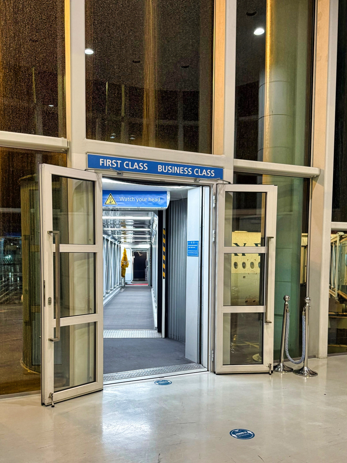Boarding gate display for flight CX419