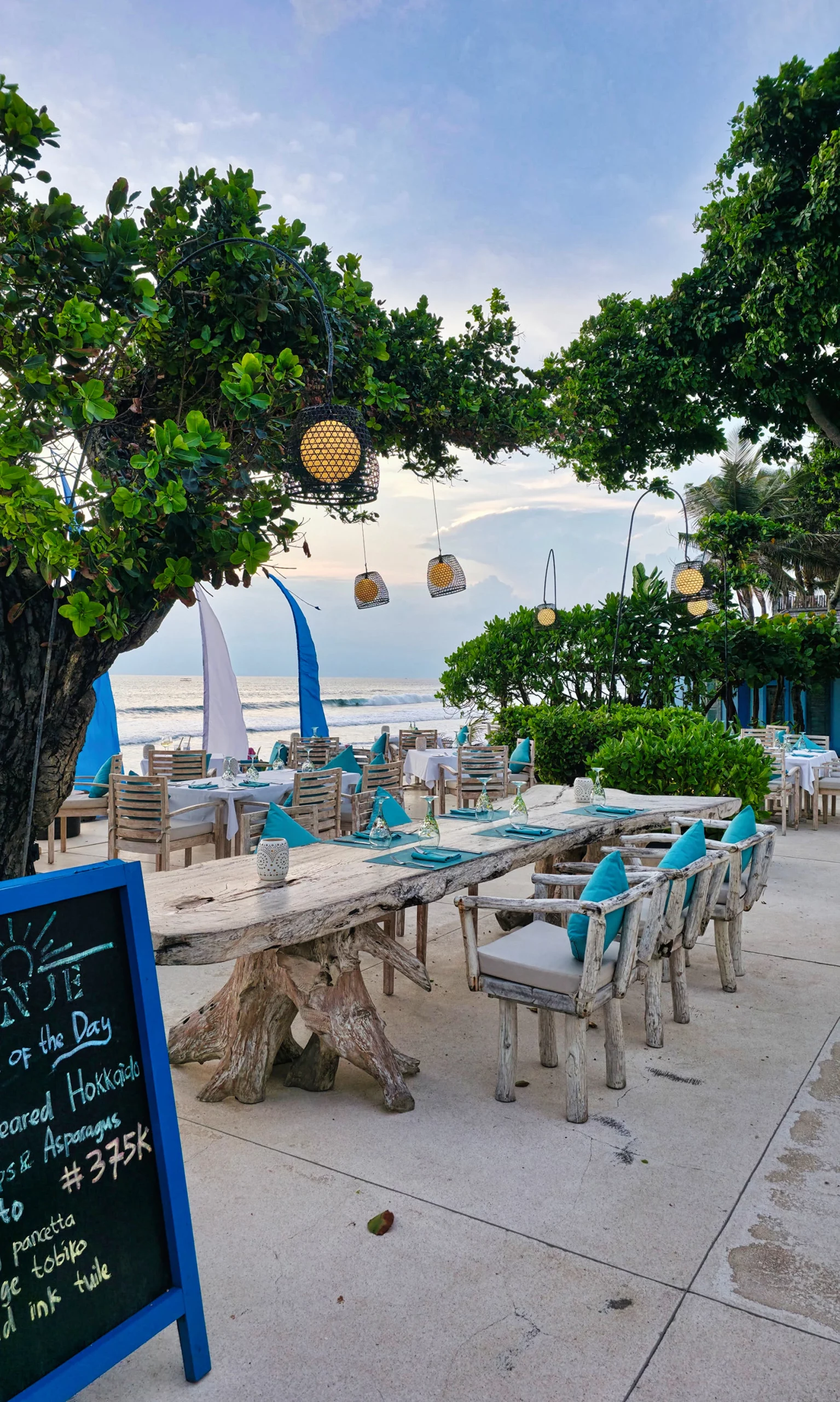 Infinity pool and beachfront restaurant together 