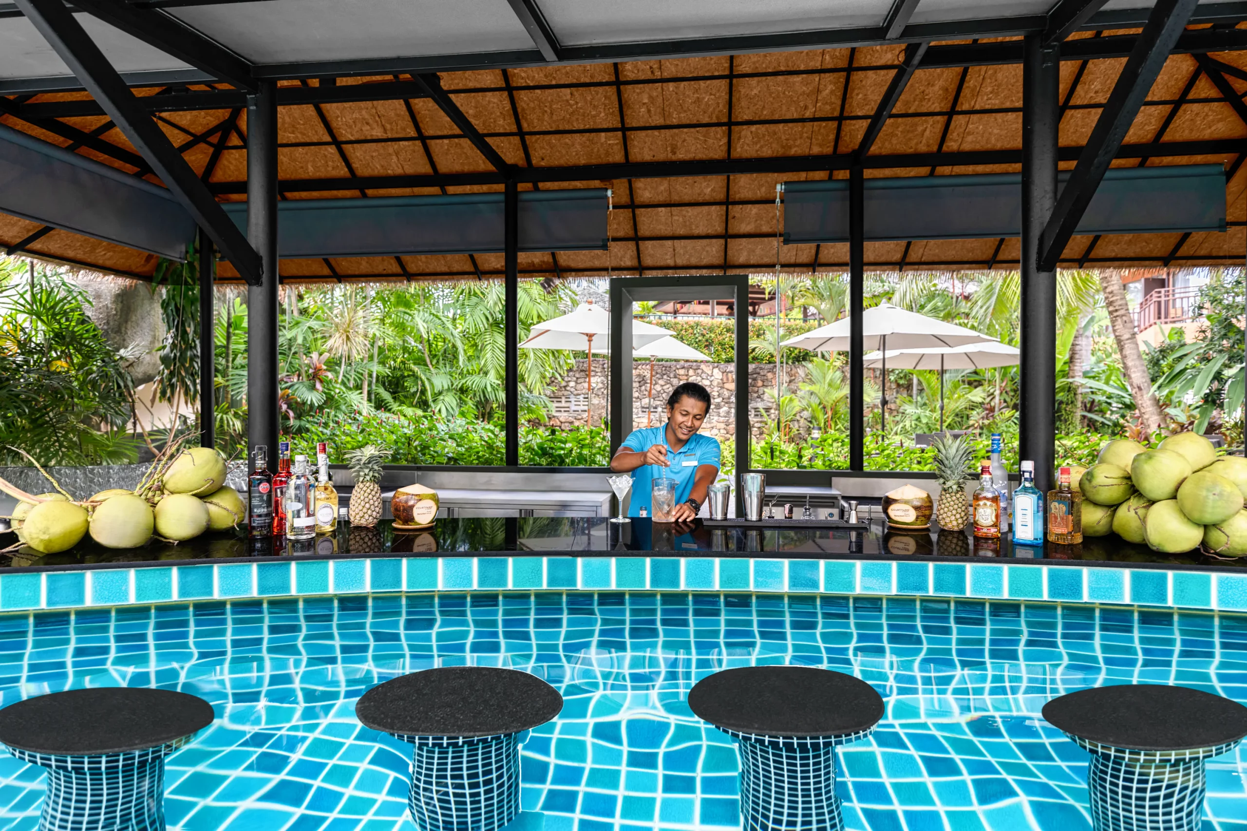 Swim-up bar 'Below 23' or 'Below 47'