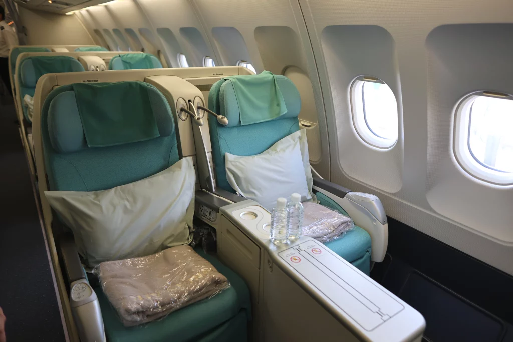 Korean Air KE487 Business Class Review: Incheon to Phu Quoc A330-300 Prestige Experience