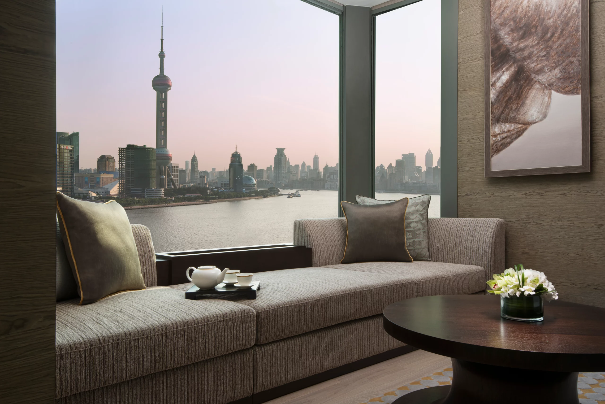 Romantic Pool room with river view