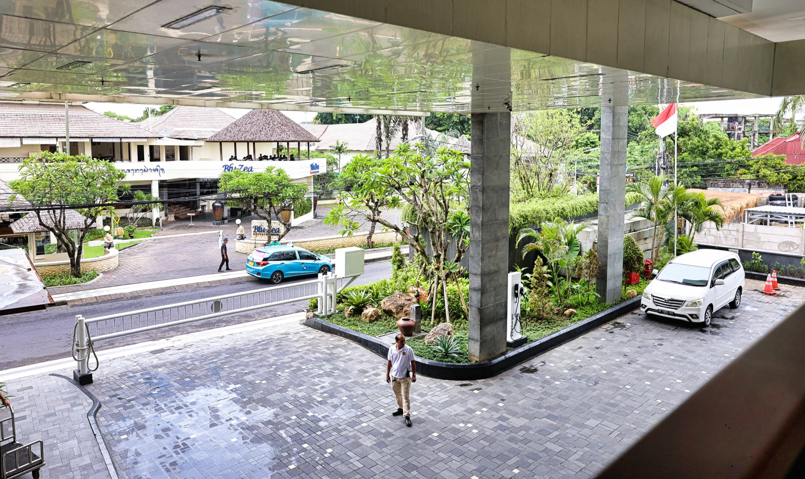 Courtyard Bali Seminyak Resort lobby