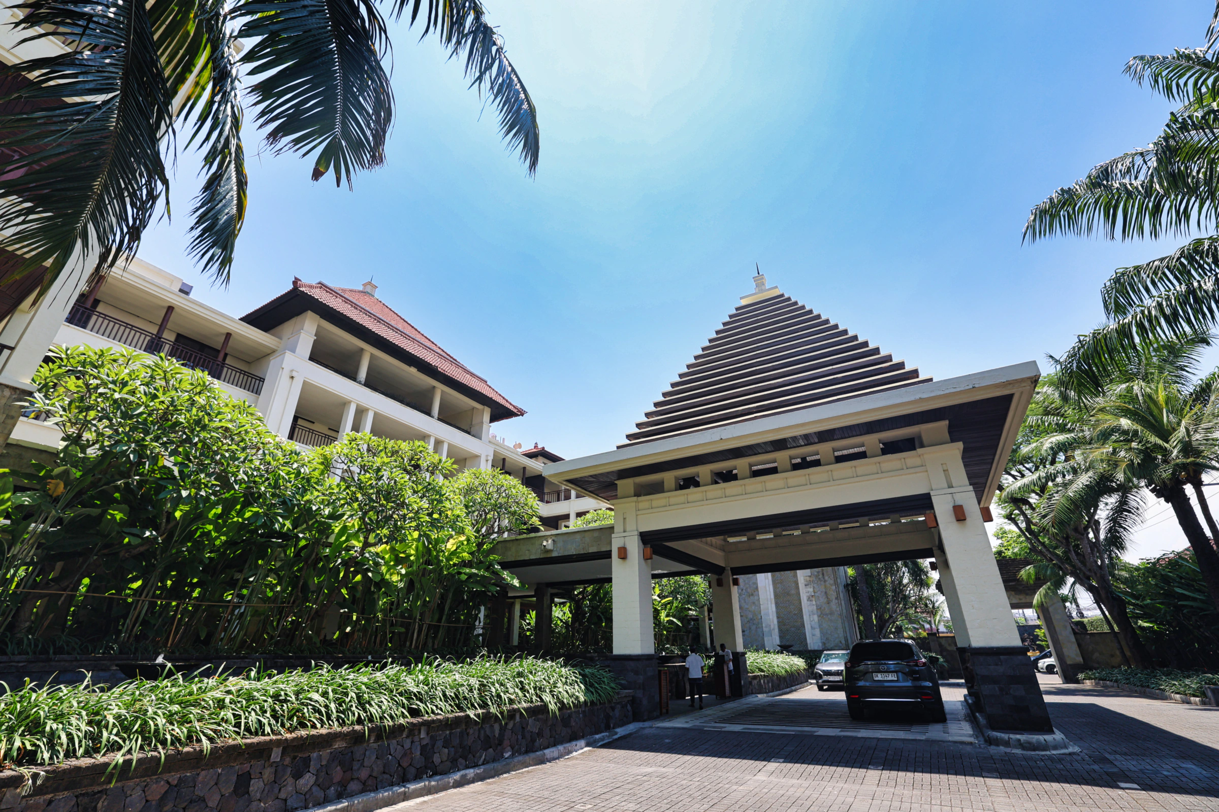 Vehicle screening process at a luxury resort