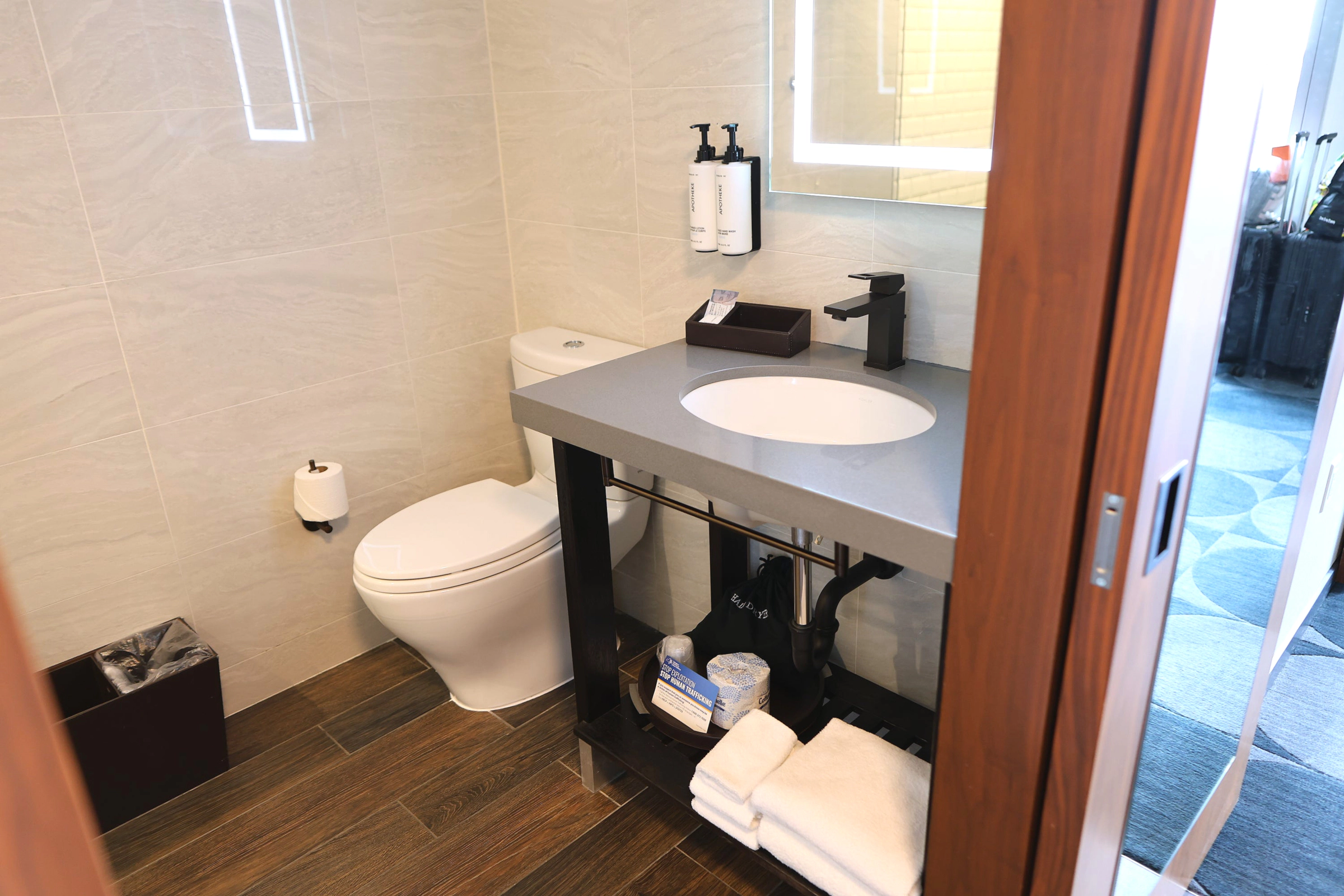 Two bathrooms with Grohe fittings in the suite