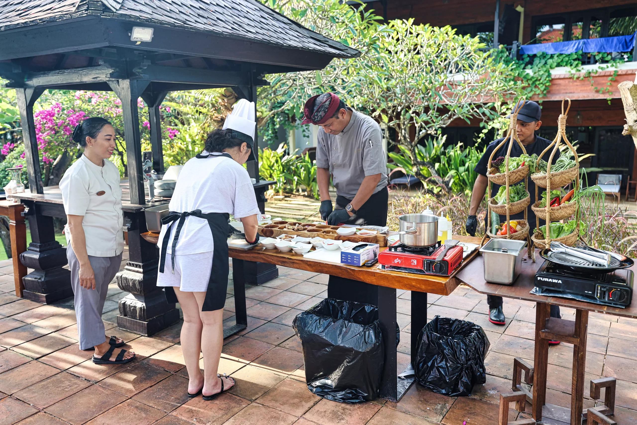 Cooking class support by chefs and staff