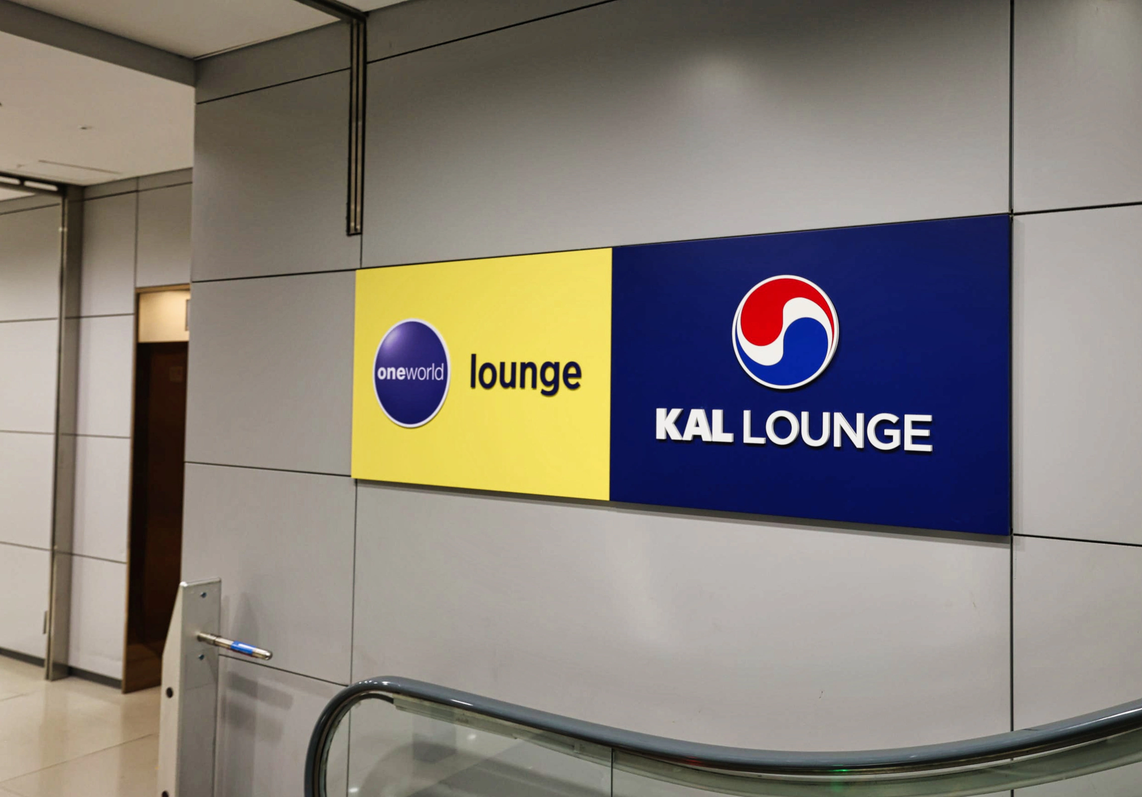 Entrance to the Oneworld Lounge at Incheon Airport