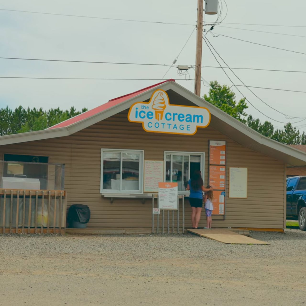 Kakabeka - ESSO Gas Station