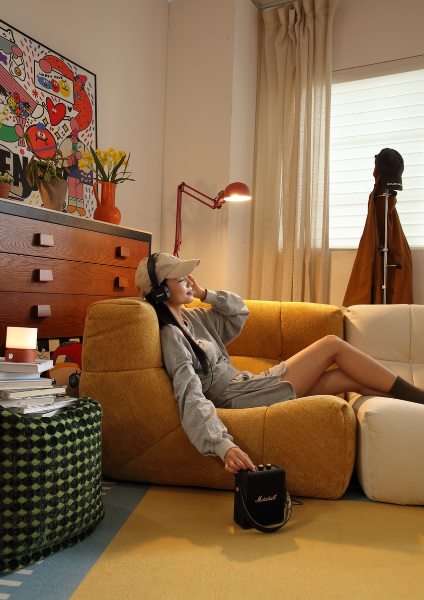 A Restorative Seating Form for Modern Urban Living-4