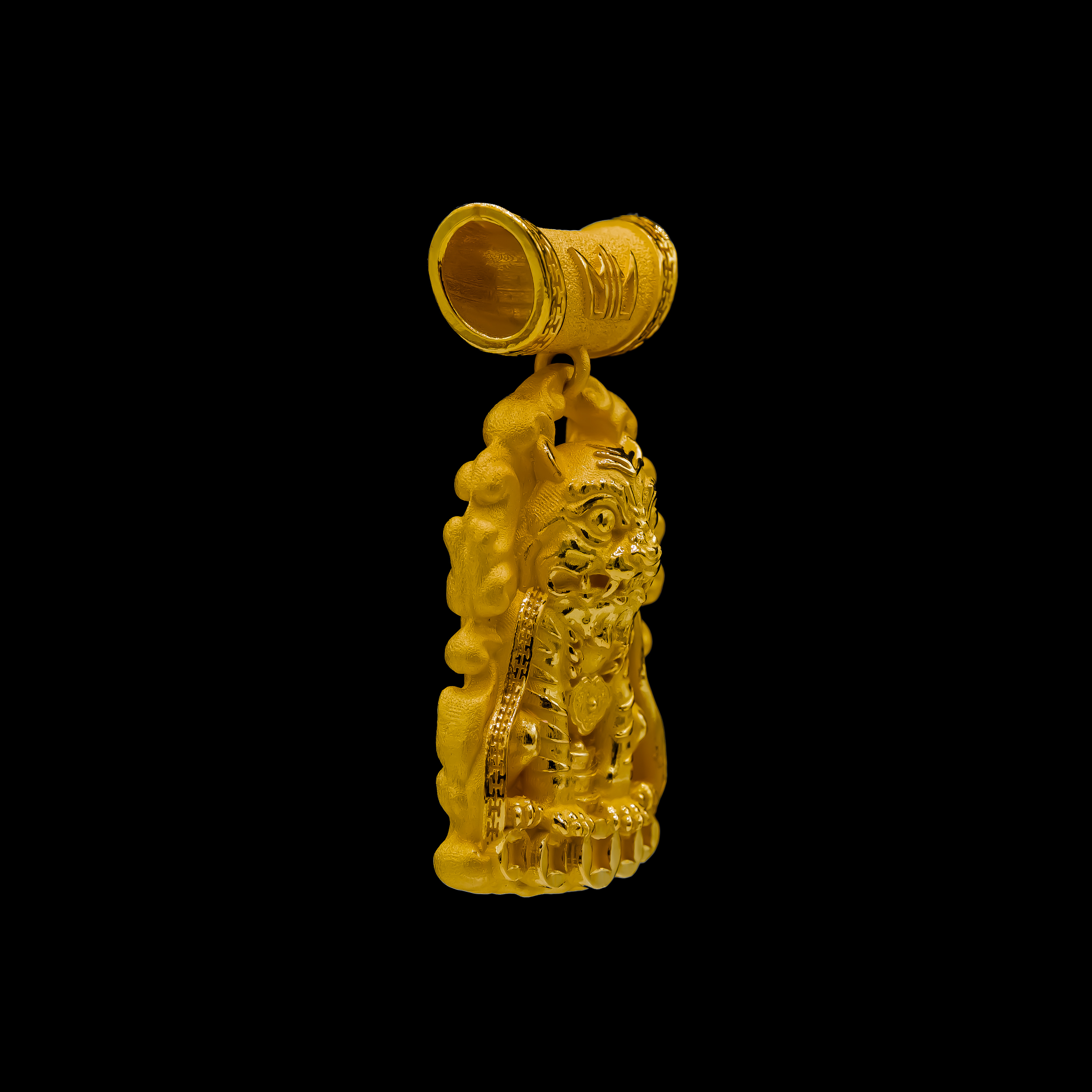 Alternative view of Golden Lord Tiger Pendant 金虎爺墜