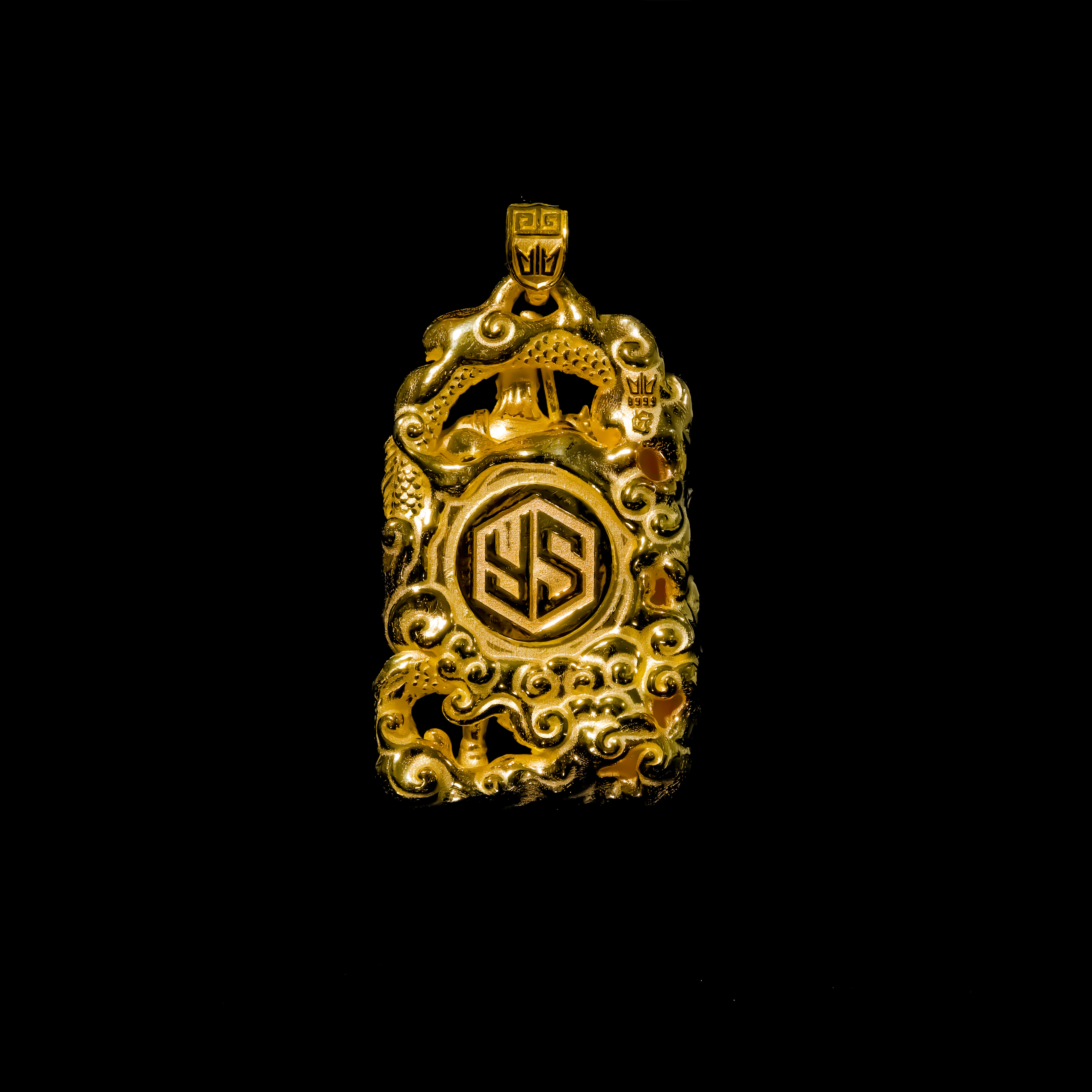 Alternative view of Guardian guan gold charm關公神威金墜
