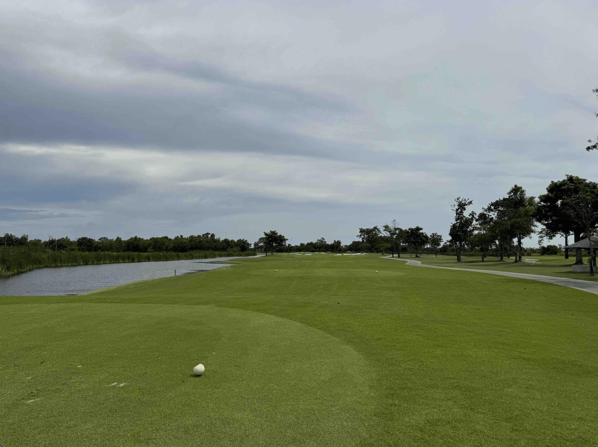 Thera Siricharoen   golf review photo at Phoenix Gold Golf Bangkok, Thailand
