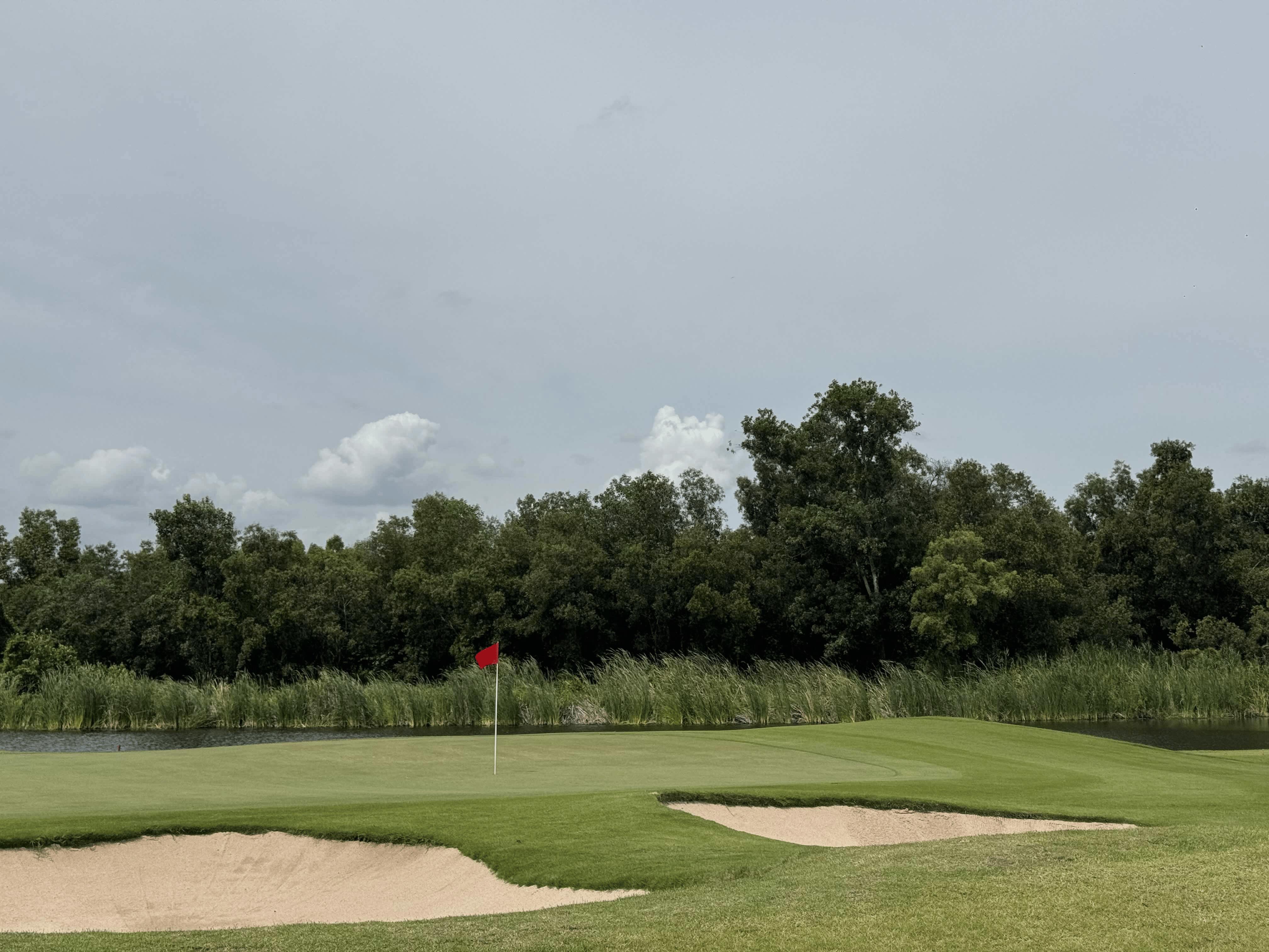 Thera Siricharoen   golf review photo at Phoenix Gold Golf Bangkok, Thailand