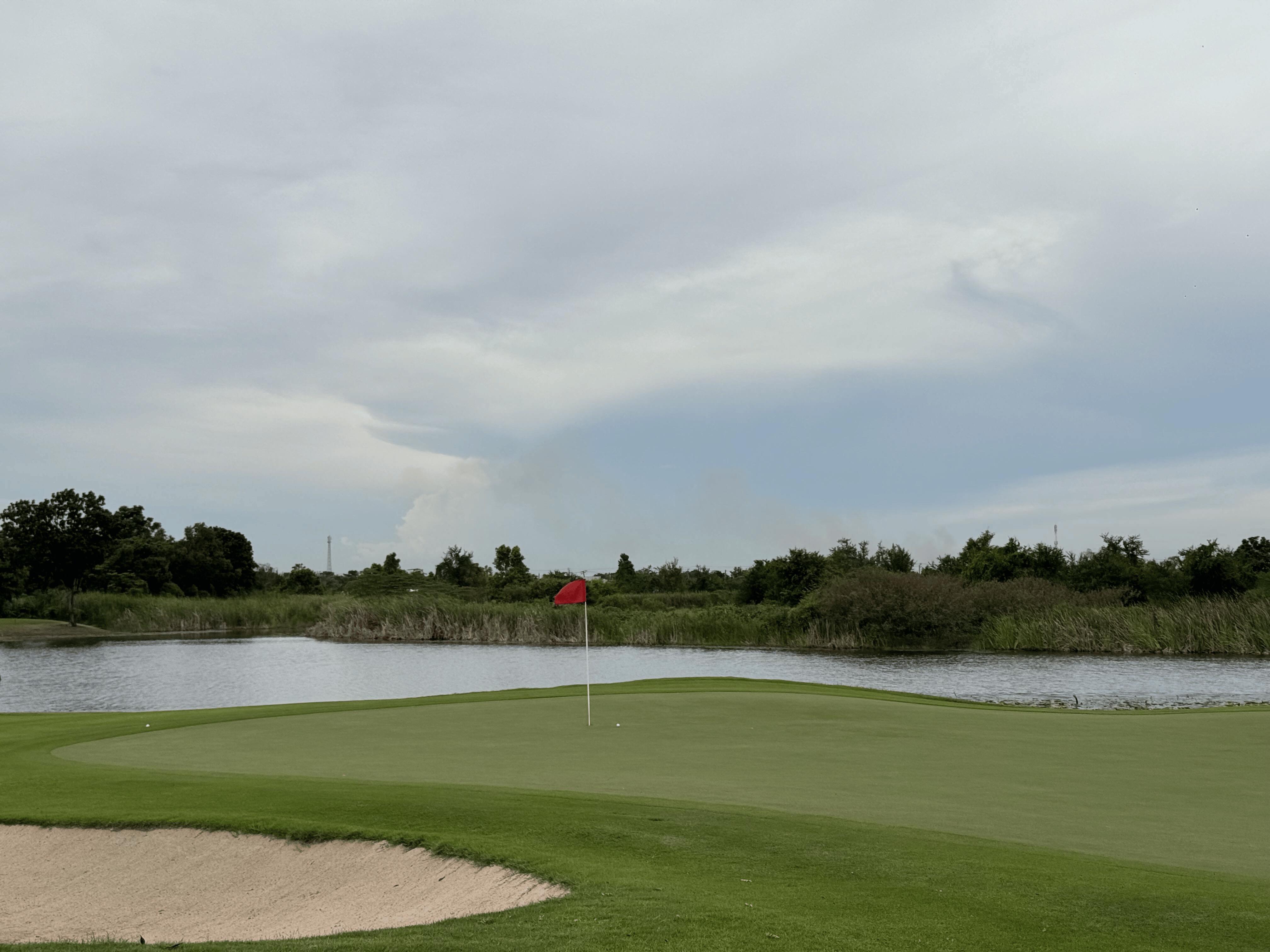 Thera Siricharoen   golf review photo at Phoenix Gold Golf Bangkok, Thailand