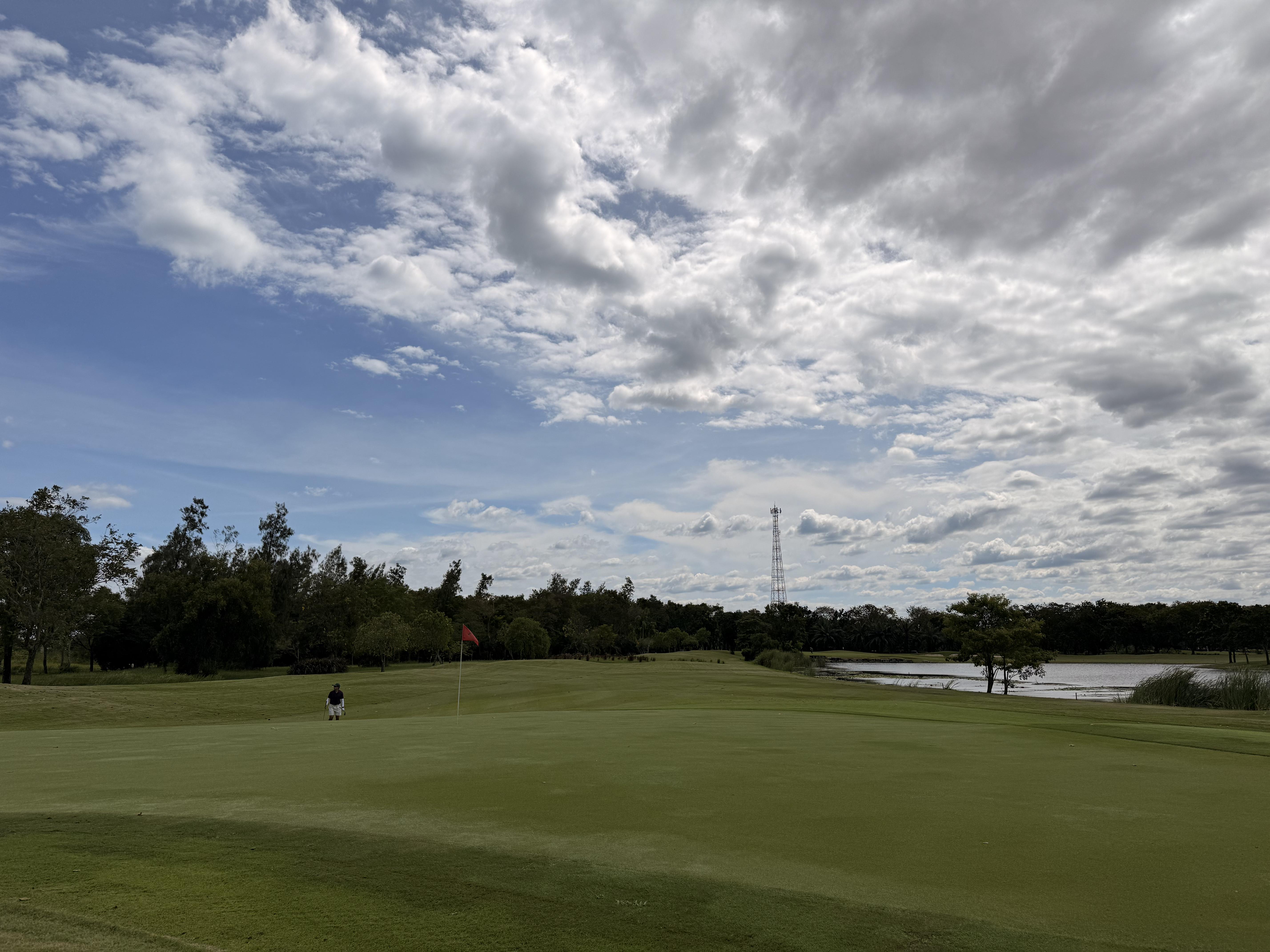 nawarit longkhum golf review photo at Lotus Valley Golf Resort, Thailand