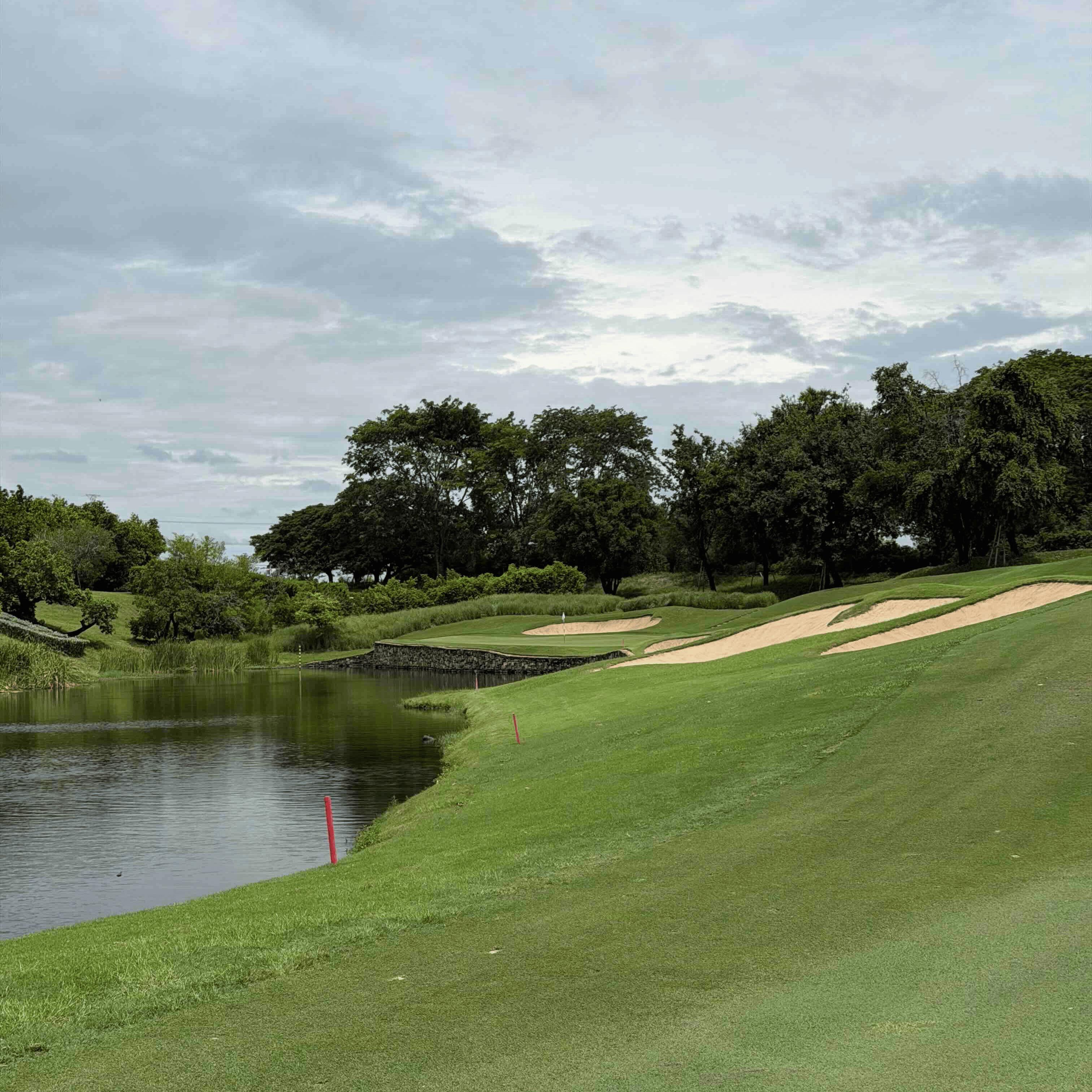 Thera Siricharoen   golf review photo at Nikanti Golf Club, Thailand