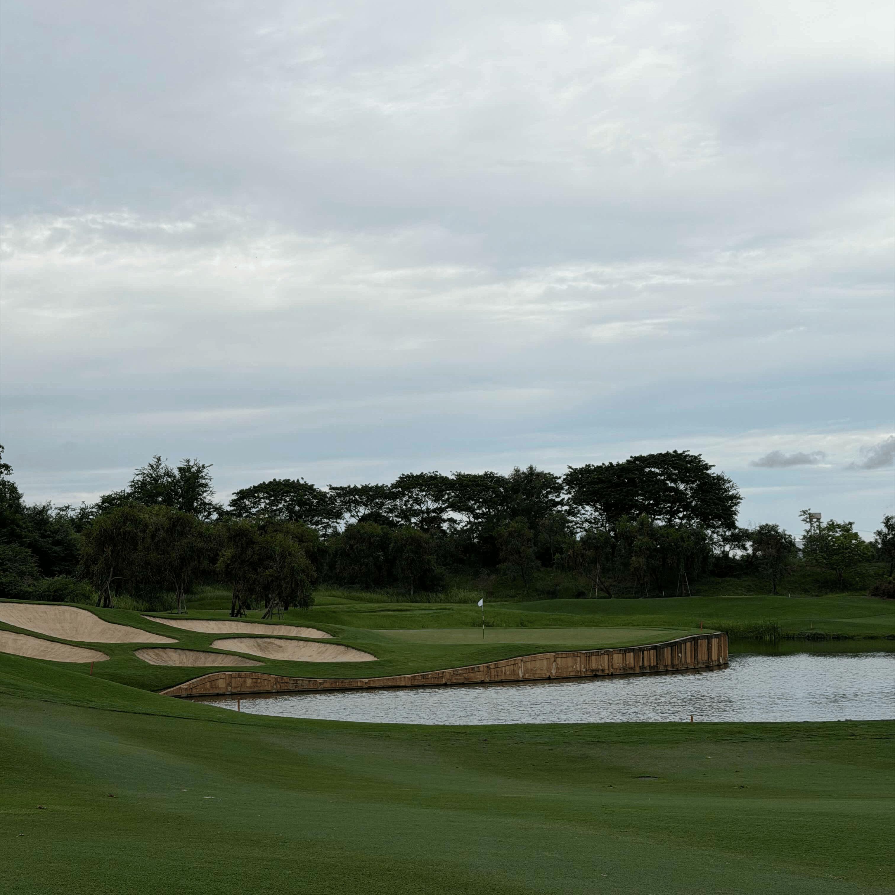 Thera Siricharoen   golf review photo at Nikanti Golf Club, Thailand