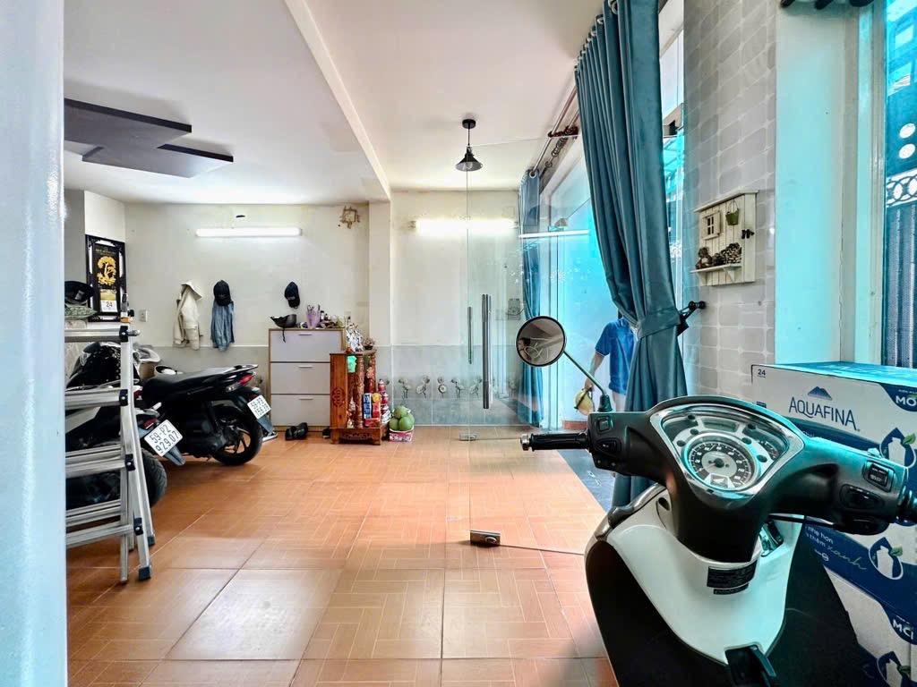 Bán nhà Phú Nhuận- HXH Thích Quảng Đức – Nhà 4 tầng 36m², hẻm xe hơi – Gần công viên, BOTANIC, sân bay