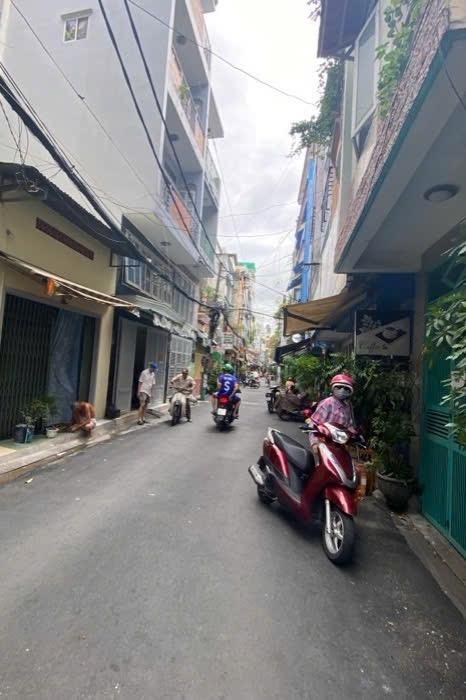BÁN NHÀ PHÚ NHUẬN - HXH TRƯỜNG SA - 52M² - 2 TẦNG - BÁN ĐẤT TẶNG NHÀ - GẦN Q3, Q10, TÂN BÌNH