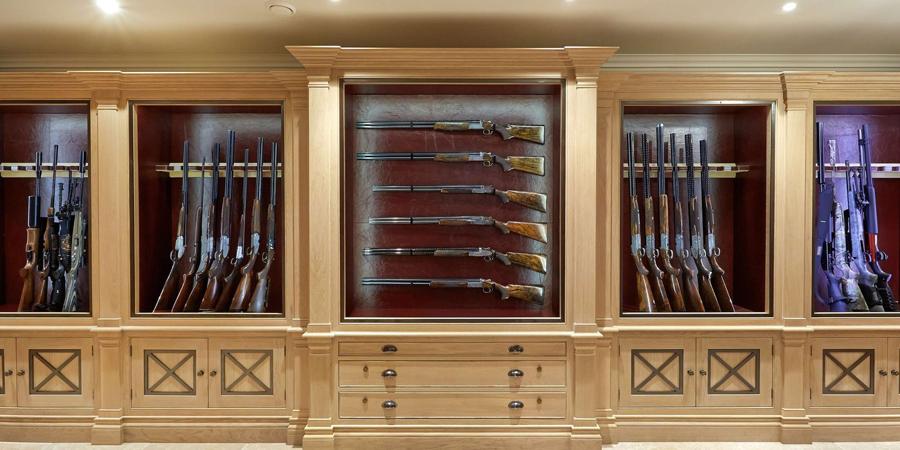 Guns: Rifle Handgun Display Case Cabinet