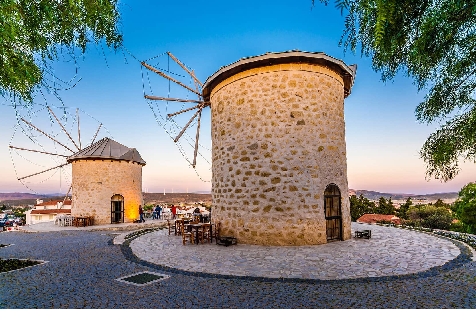 Molinos de viento de piedra de Alaçatı, patrimonio del siglo XIX