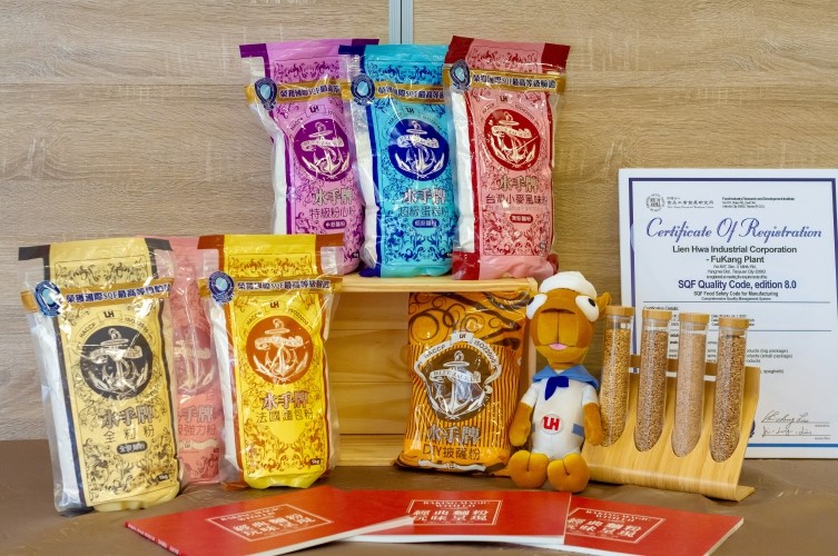 ▲唯有獲得SQF最高等級的驗證才能將標章貼在商品上，標章為商品左上角的藍色勾勾。/中時電子報攝