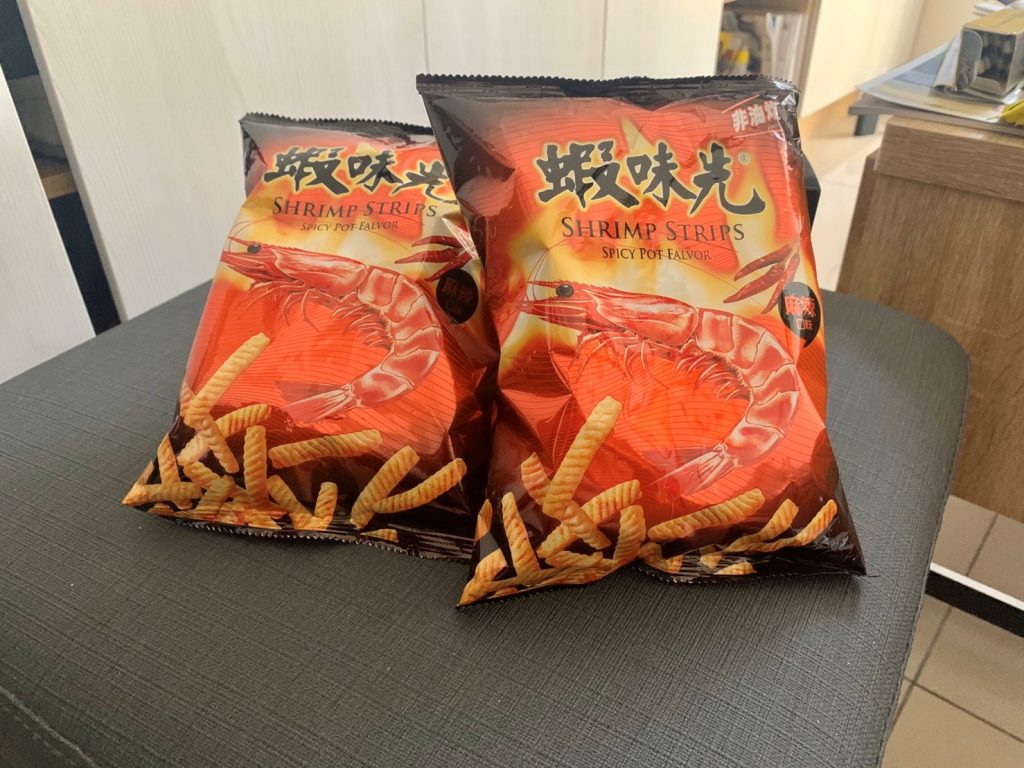 ▲一拆開包裝，立刻撲鼻而來的是八角與花椒香，令人忍不住直接將蝦味先倒入口中。/圖業者提供