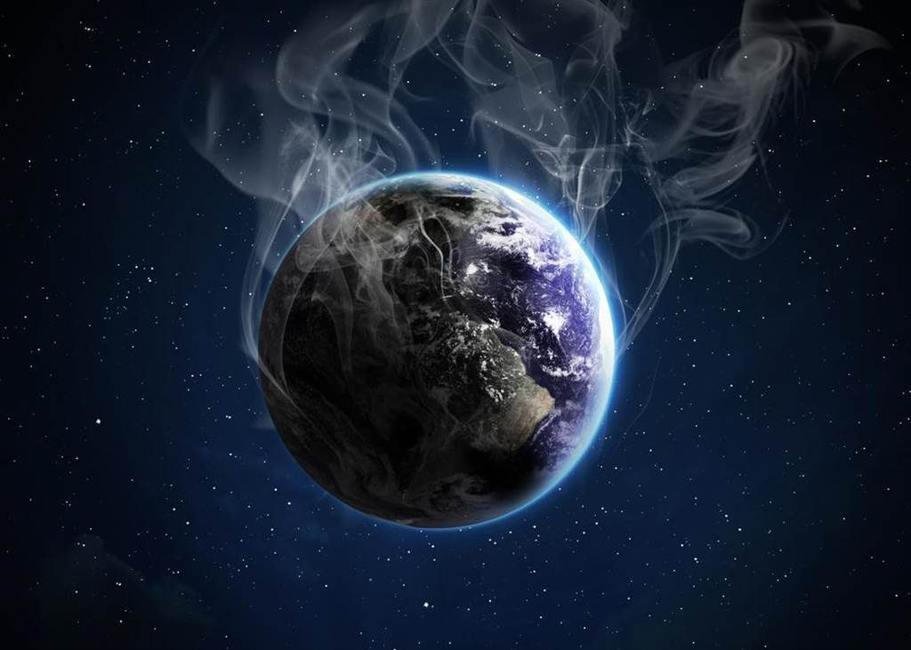 地球「悶燒」,科學家預警,未來夏天恐長達半年。(示意圖/Shutterstock)