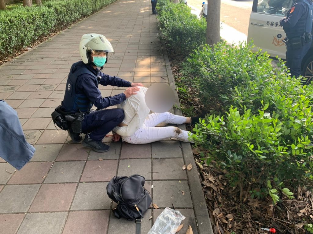 新竹縣一名吳男涉嫌持槍搶劫被捕。(圖/新湖分局提供)