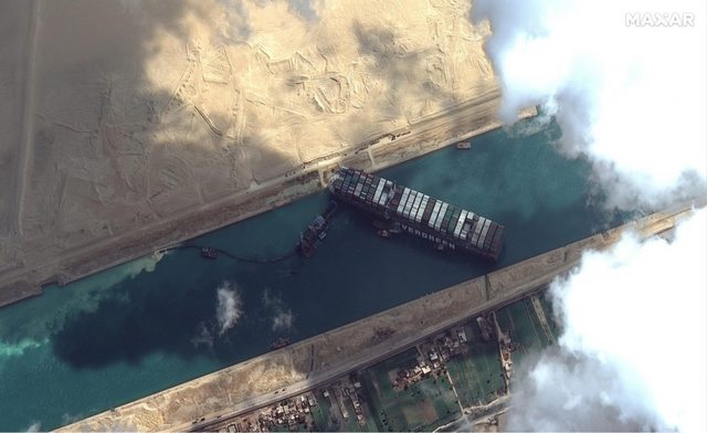 美國Maxar拍攝長榮海運卡 蘇伊士運河 衛星照(圖/翻攝PTT)