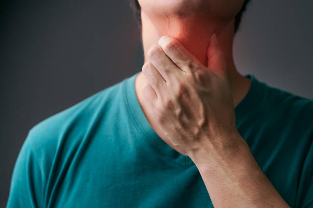 不少確診者都受喉嚨劇痛困擾，其實只要服用枇杷膏即可有效止咳抗發炎！（示意圖／pixabay）